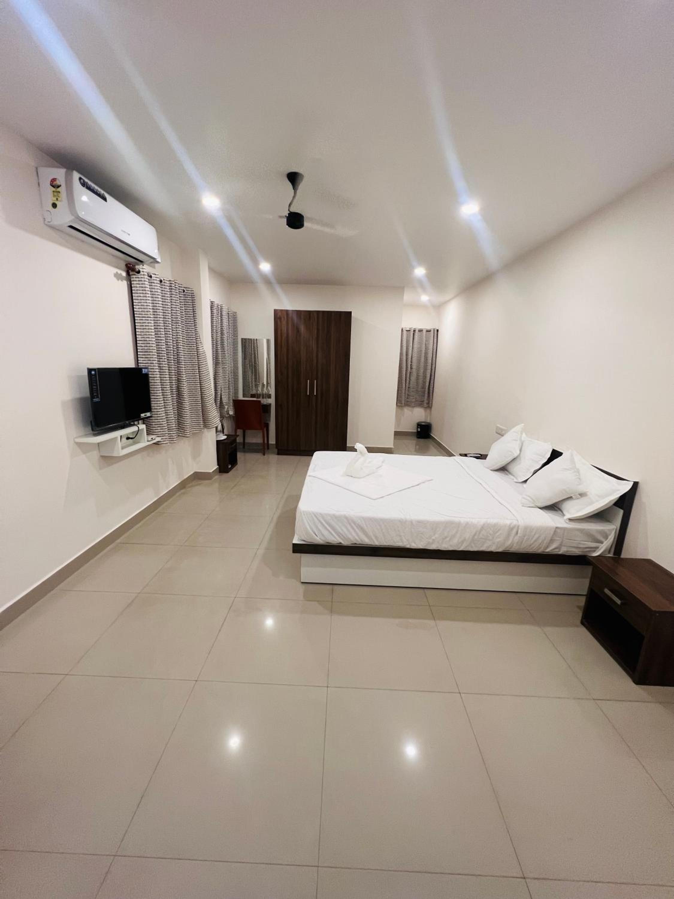 Deluxe Queen Room