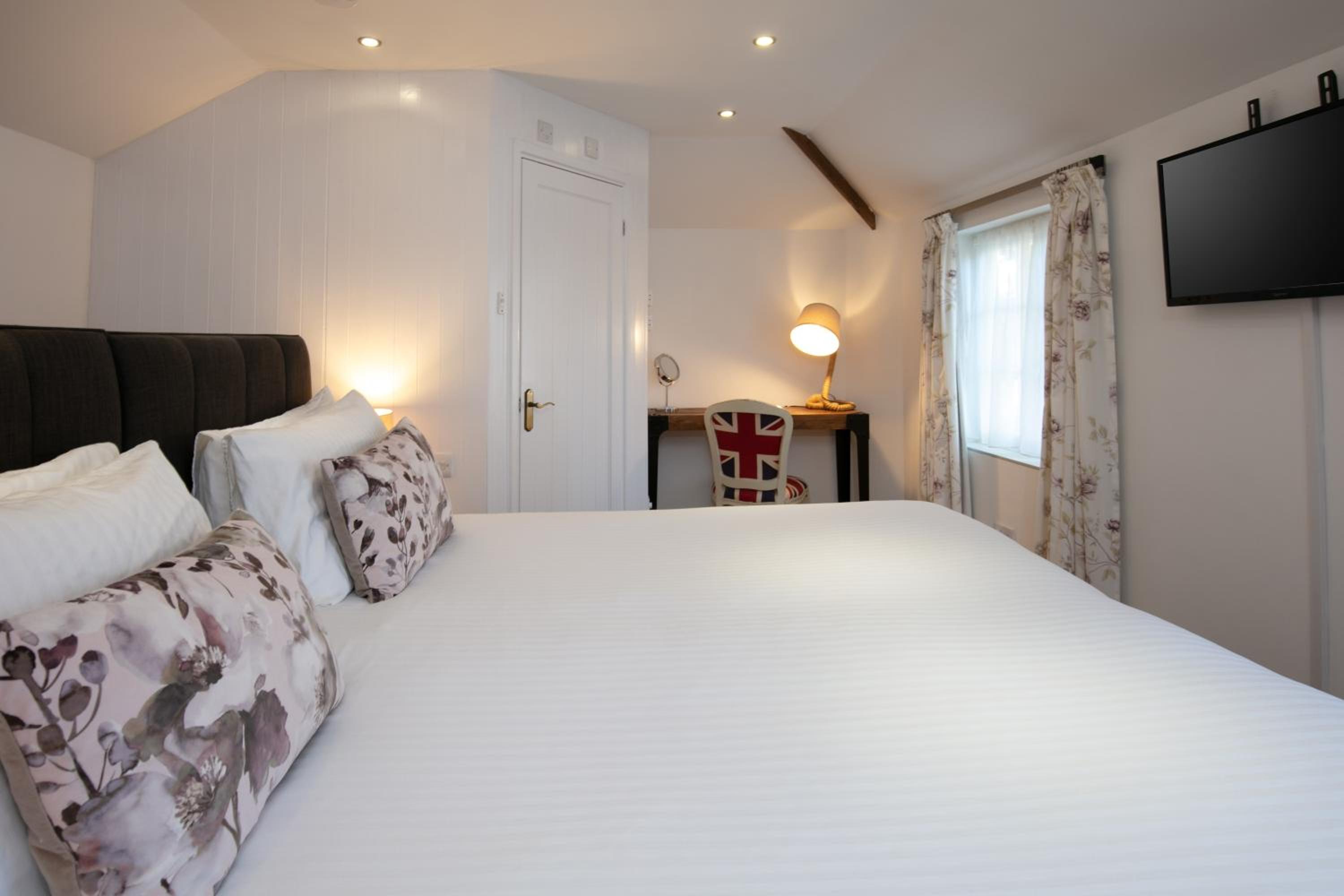 Double Room - Non-Smoking  - Photo 1