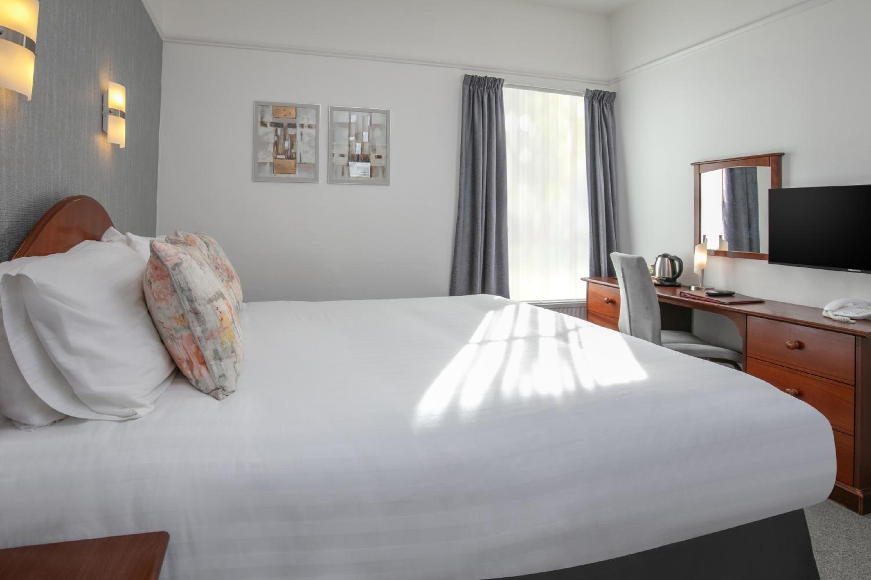 Standard Double Room - Non-Smoking - Photo 6