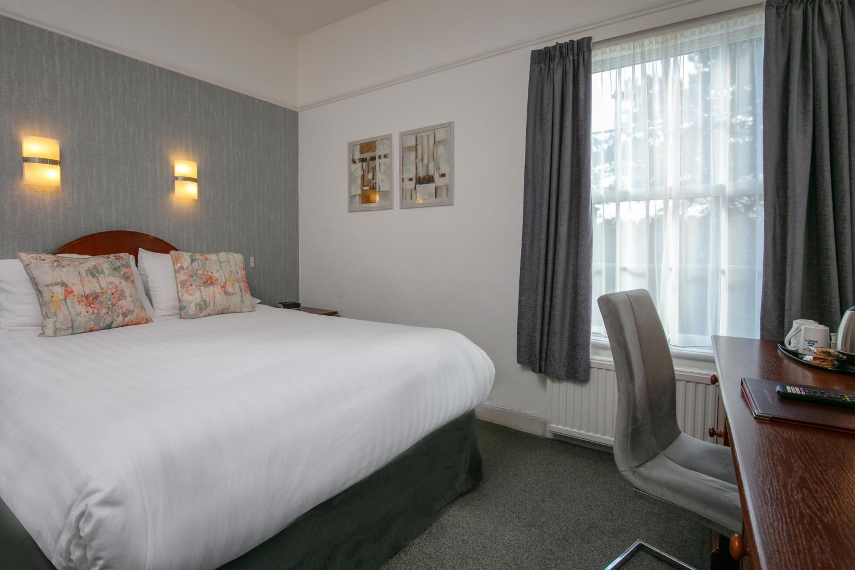 Standard Double Room - Non-Smoking - Photo 9