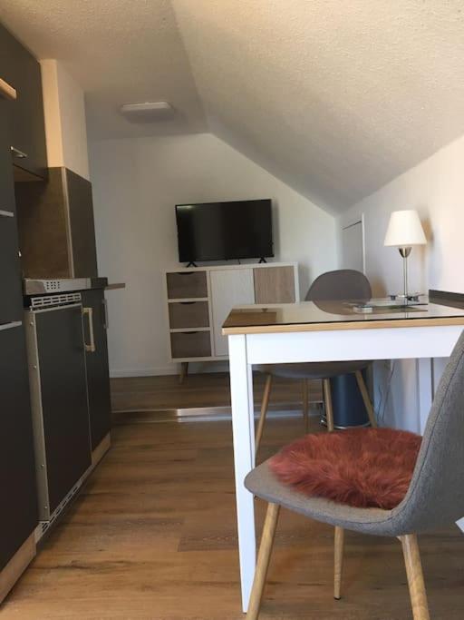 One-Bedroom Apartment photo 3