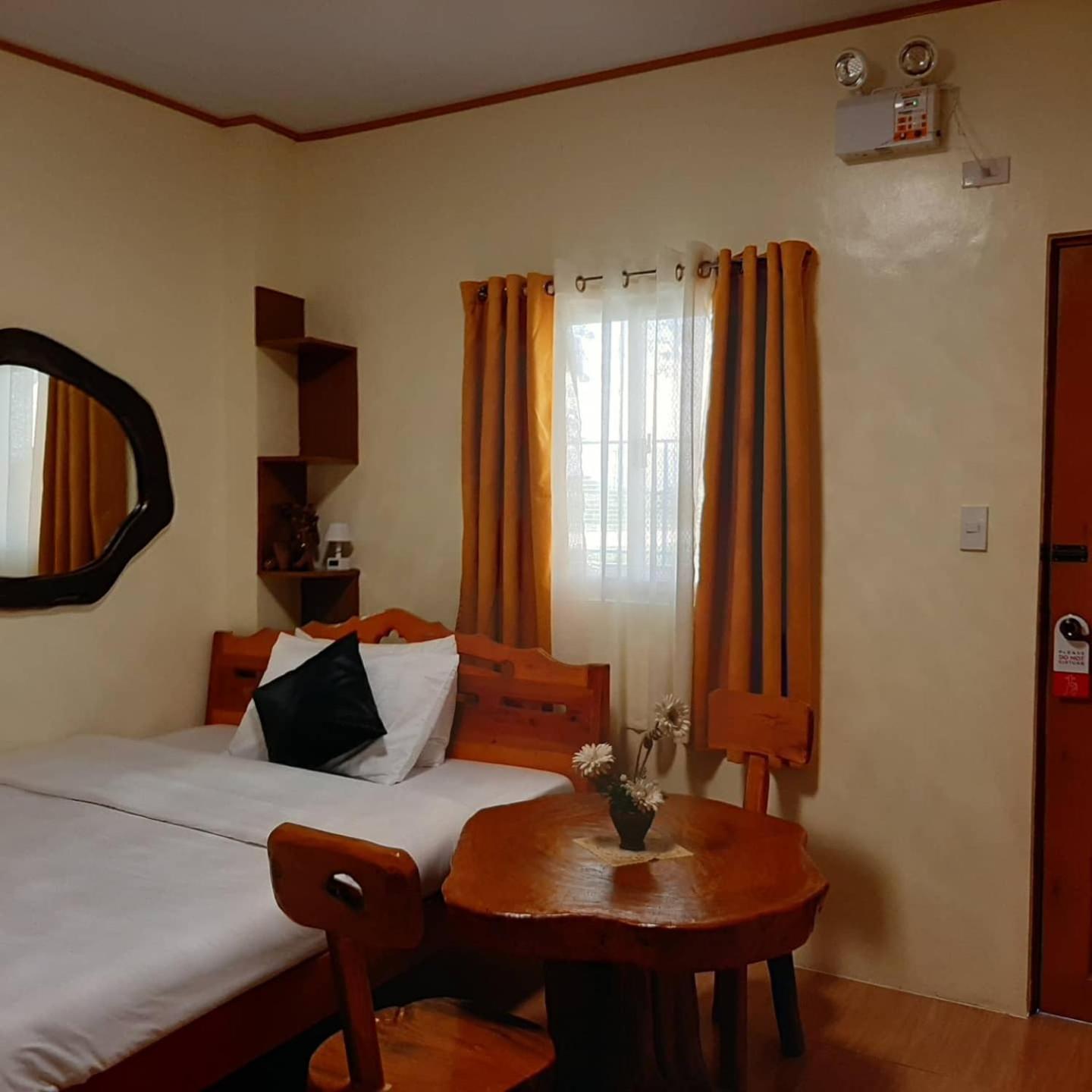 Deluxe Queen Room photo 1