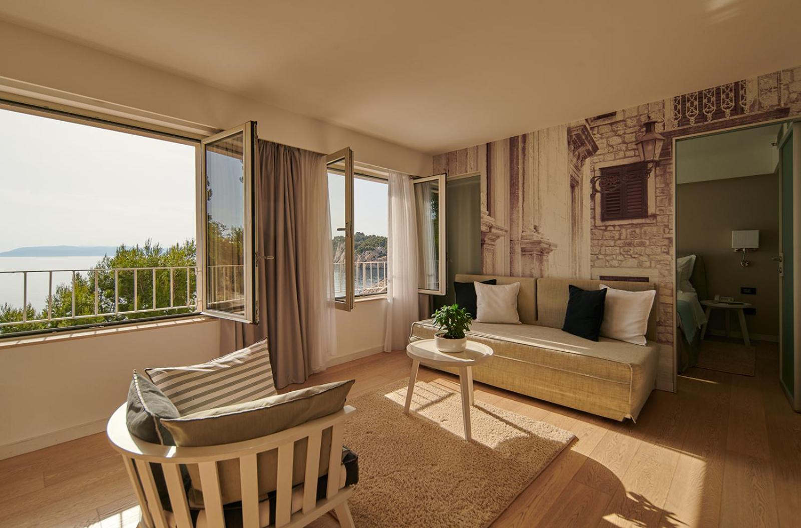 Suite with Sofa Bed and Sea View (3 Adults) - Photo 5