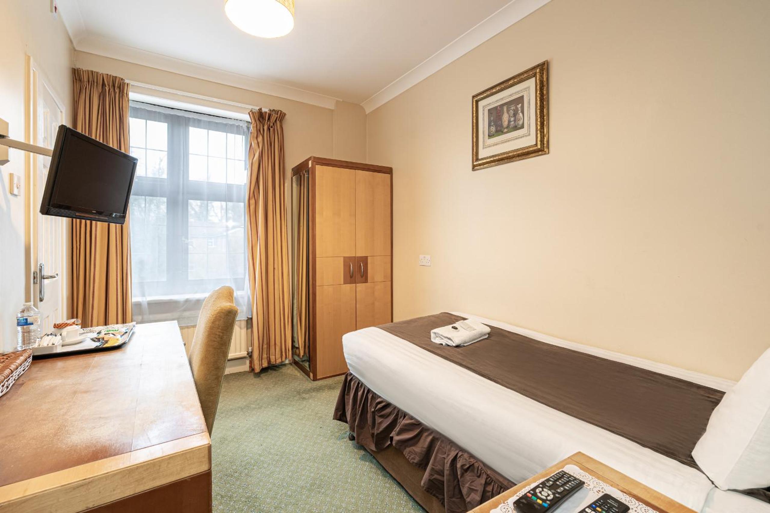 Small Single Room photo 2