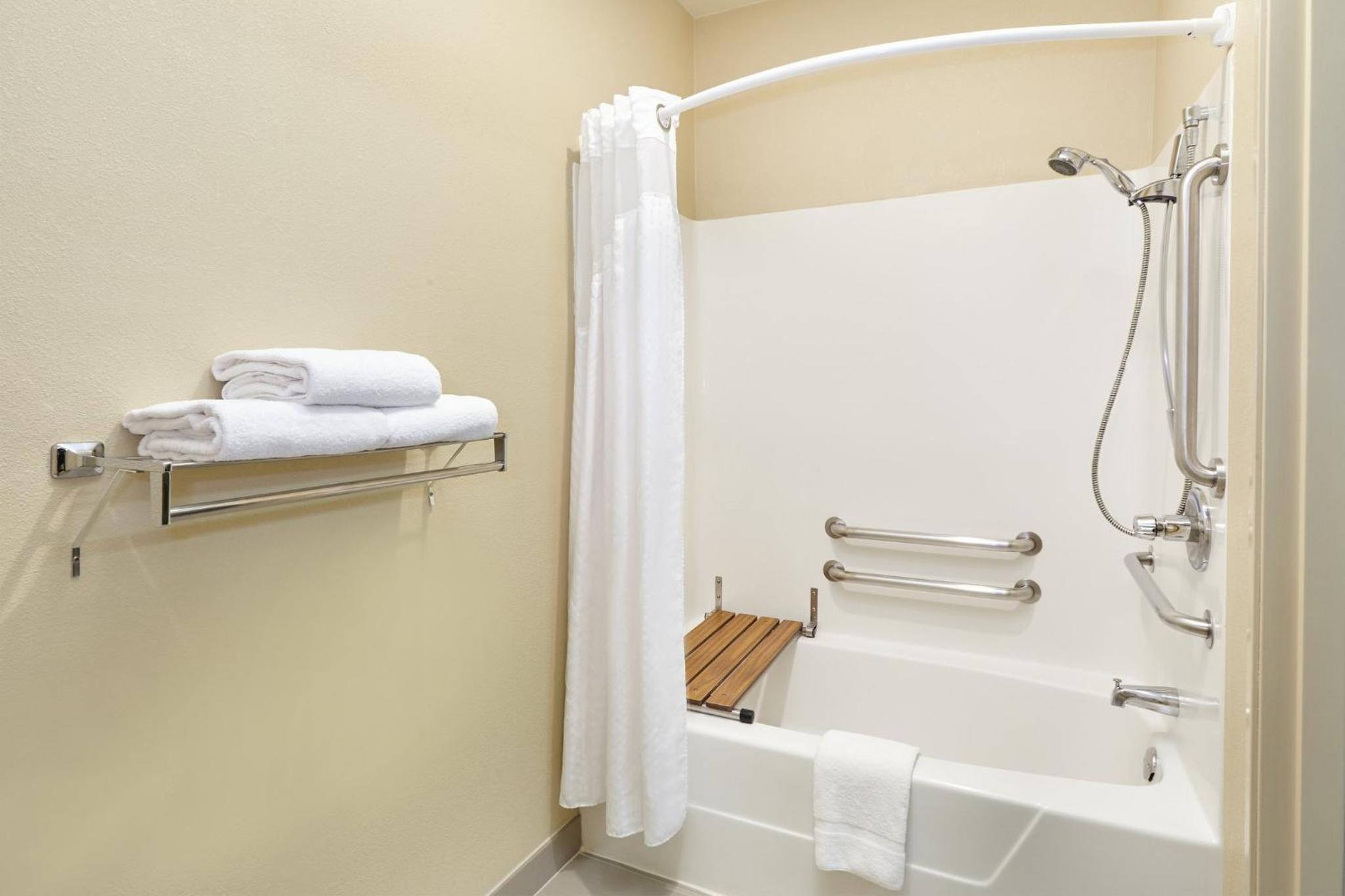 Standard King Room with Mobility Accessible Tub - Photo 2