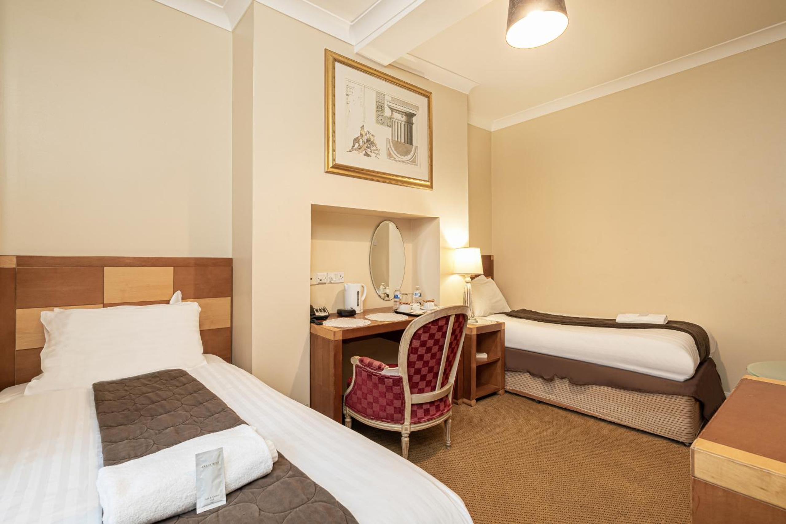 Standard Twin Room - Photo 2