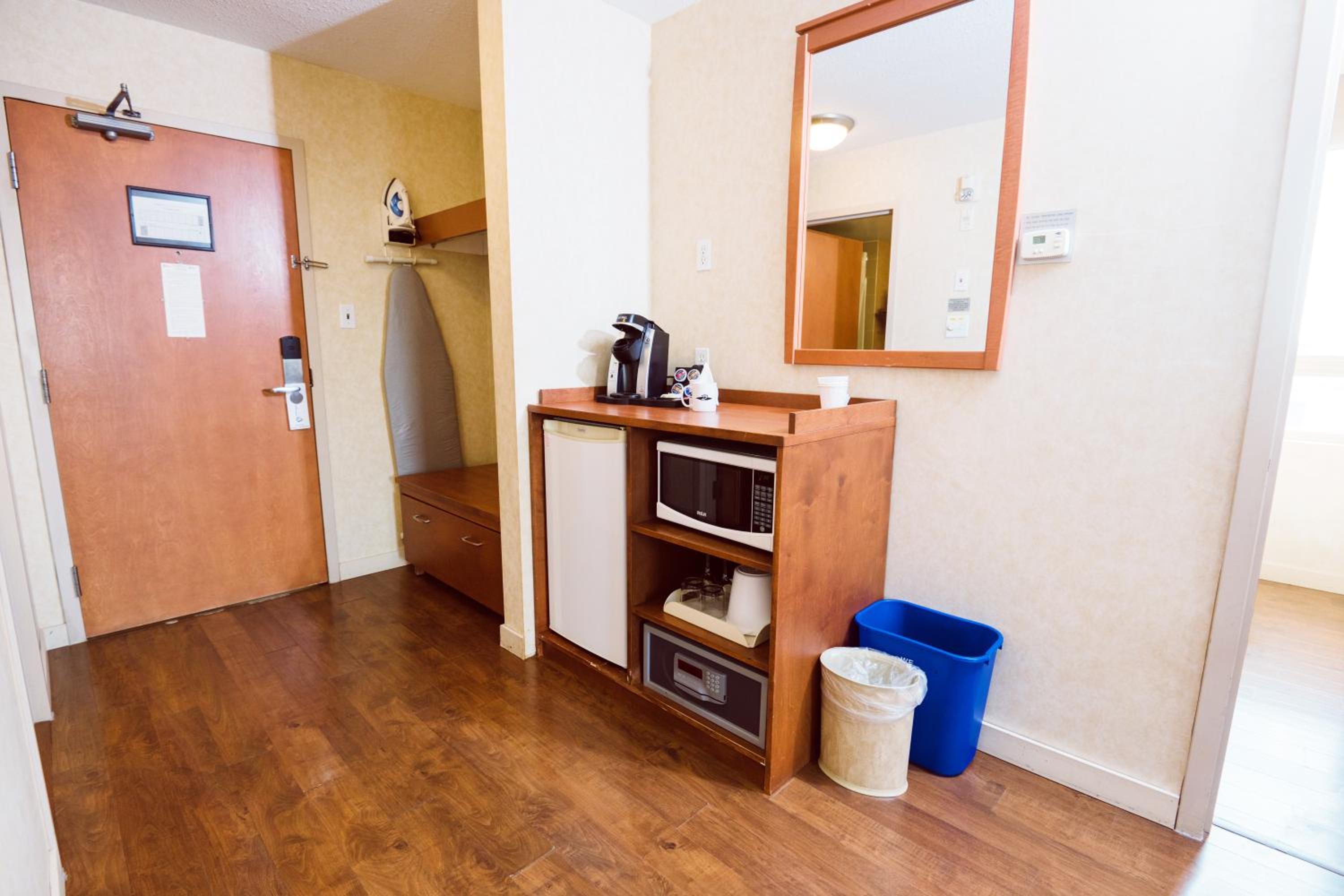 Standard Queen Room with Two QUeen Beds - New Building - Photo 6