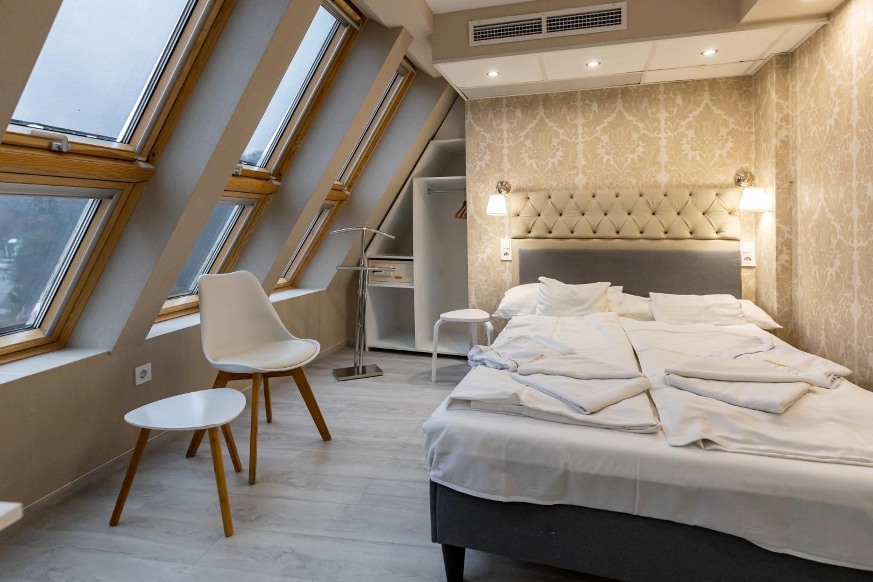 Standard Double Room - Photo 7
