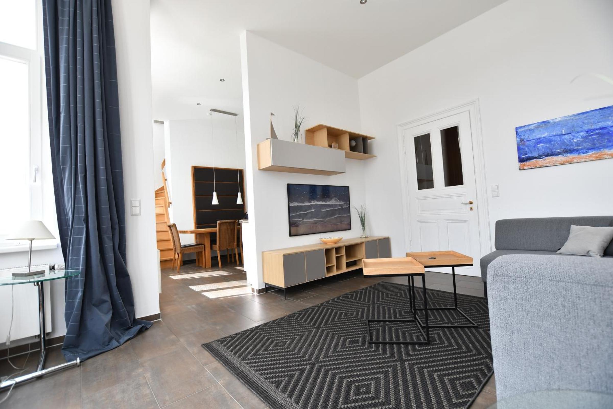 Apartment with Balcony photo 3