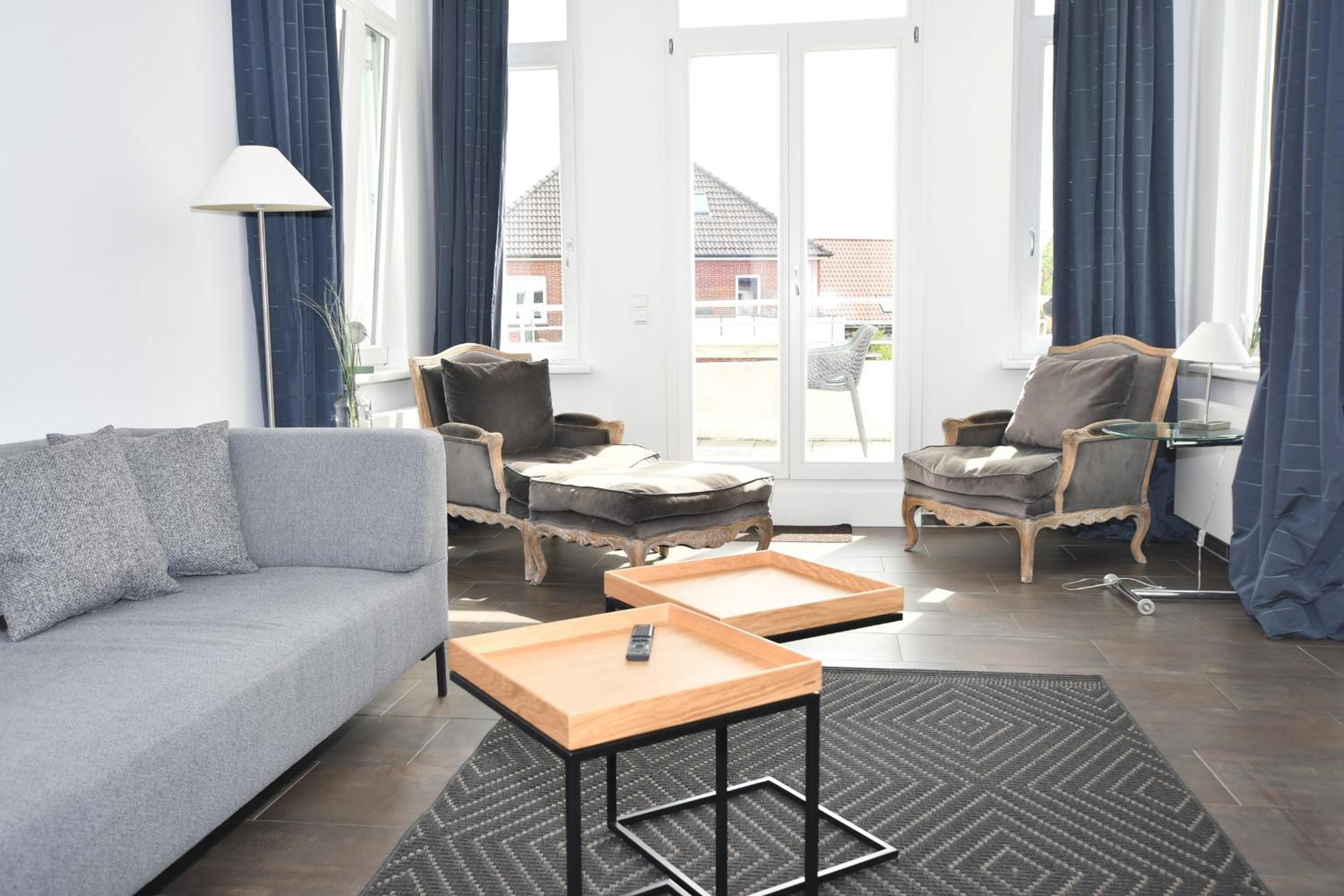 Apartment with Balcony photo 2