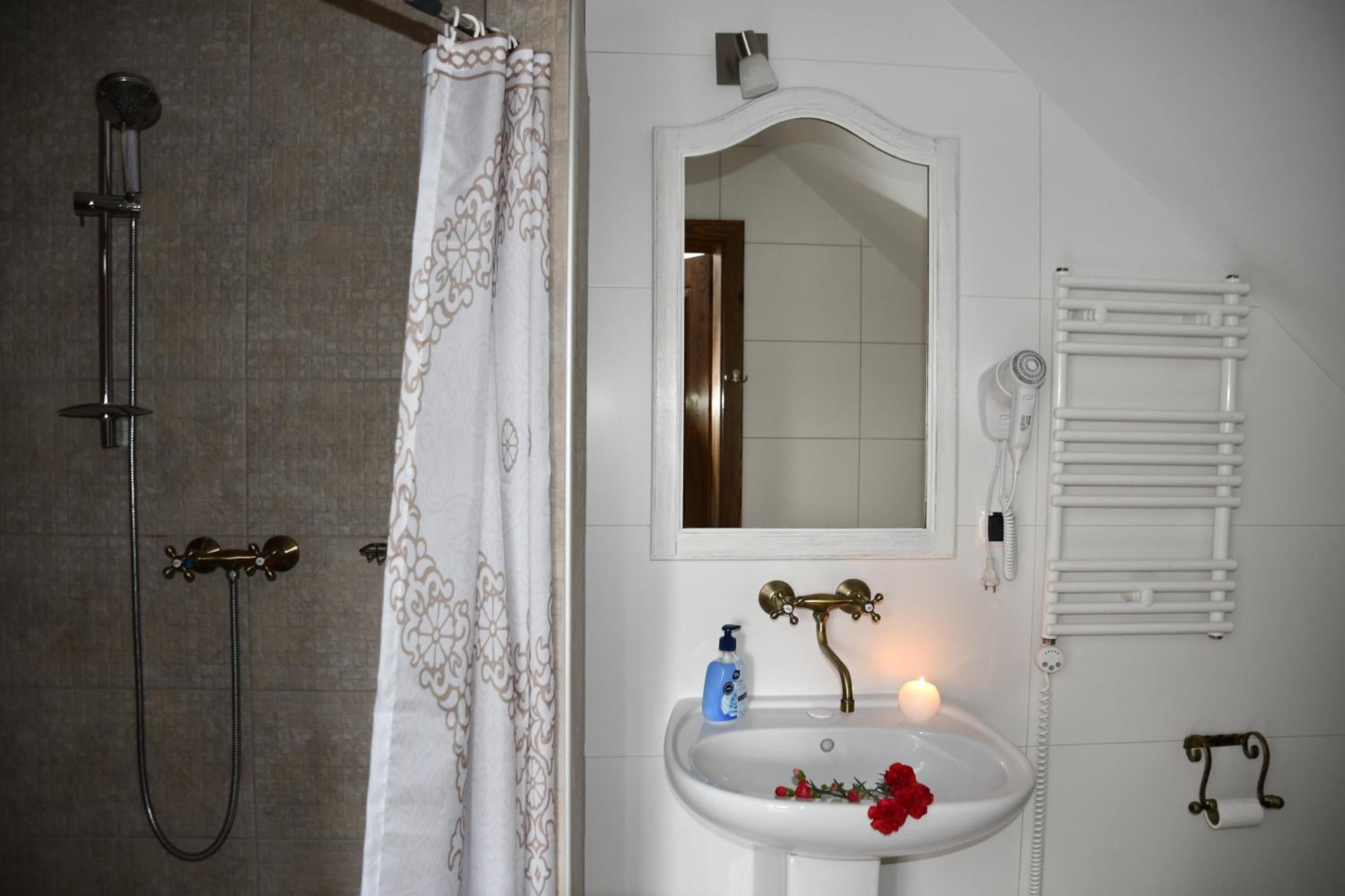 Large Double or Twin Room photo 3