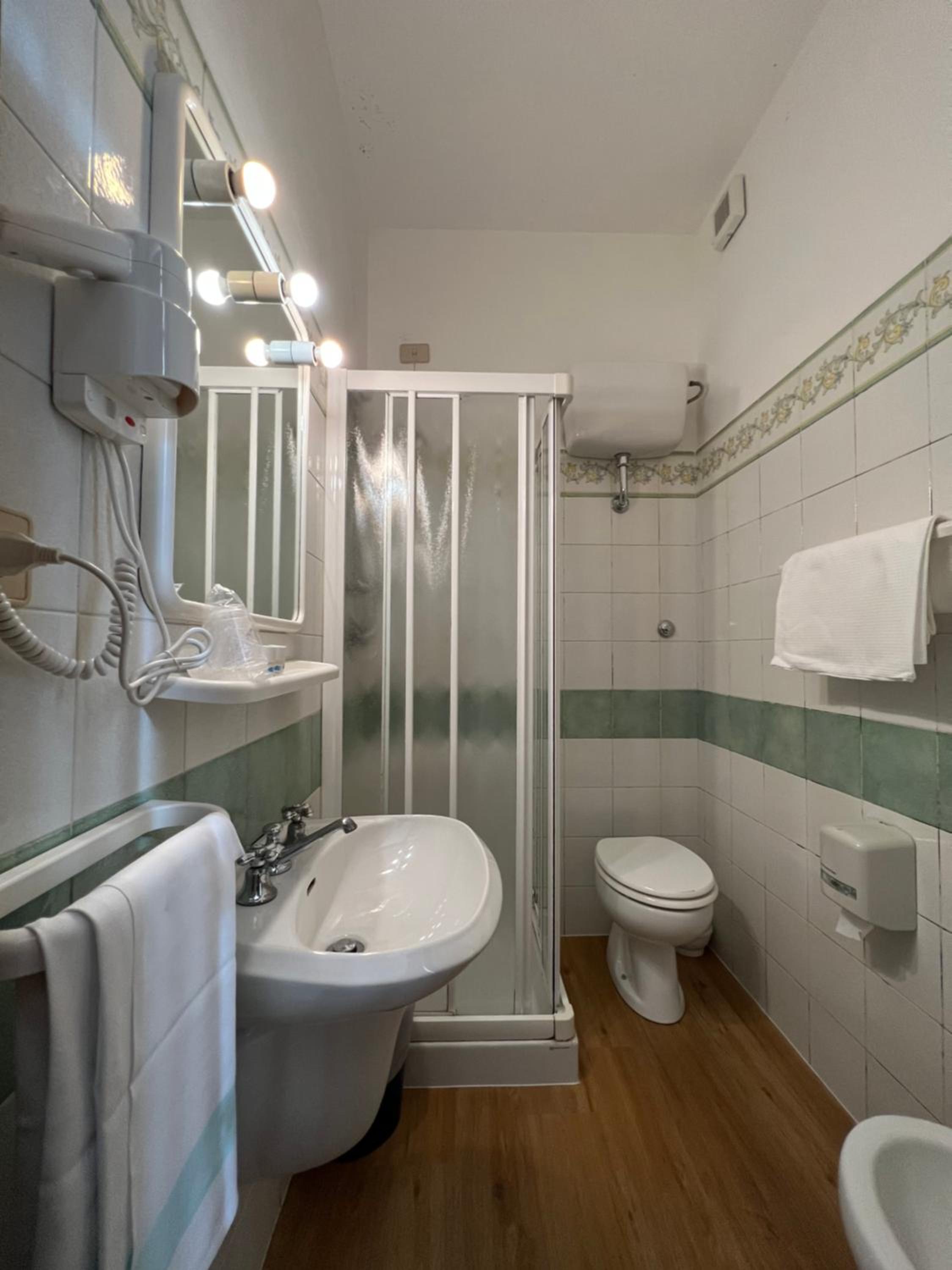 Quadruple Room - Photo 3