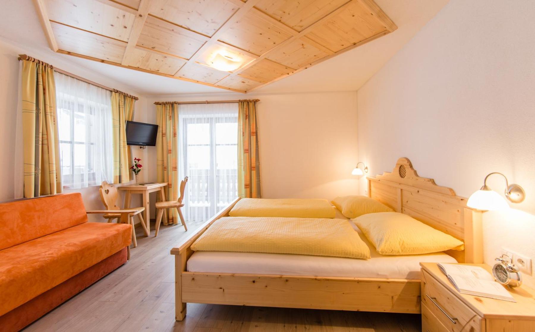 Deluxe Double Room (2 Adults + 1 Child)