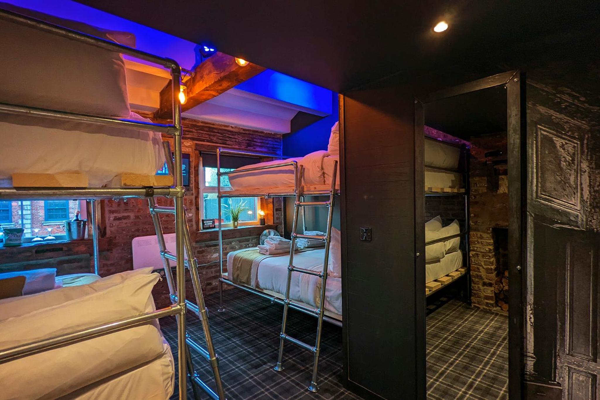  Deluxe Double Room with City View - Photo 1