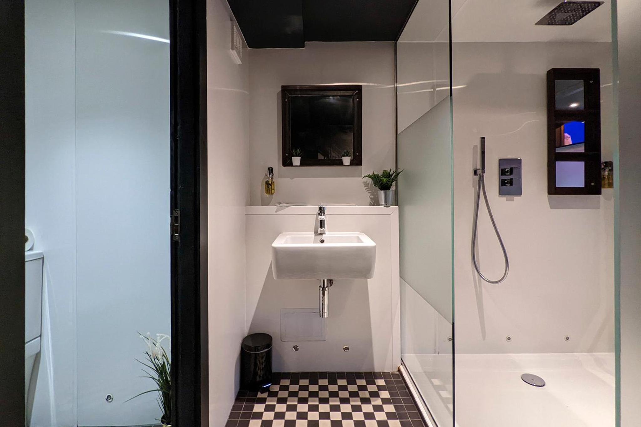  Deluxe Double Room with City View - Photo 3