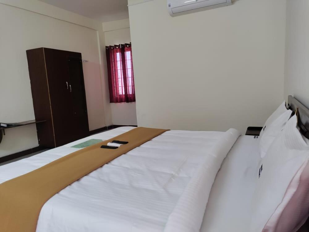 Deluxe Double Room (2 Adults + 1 Child) photo 1