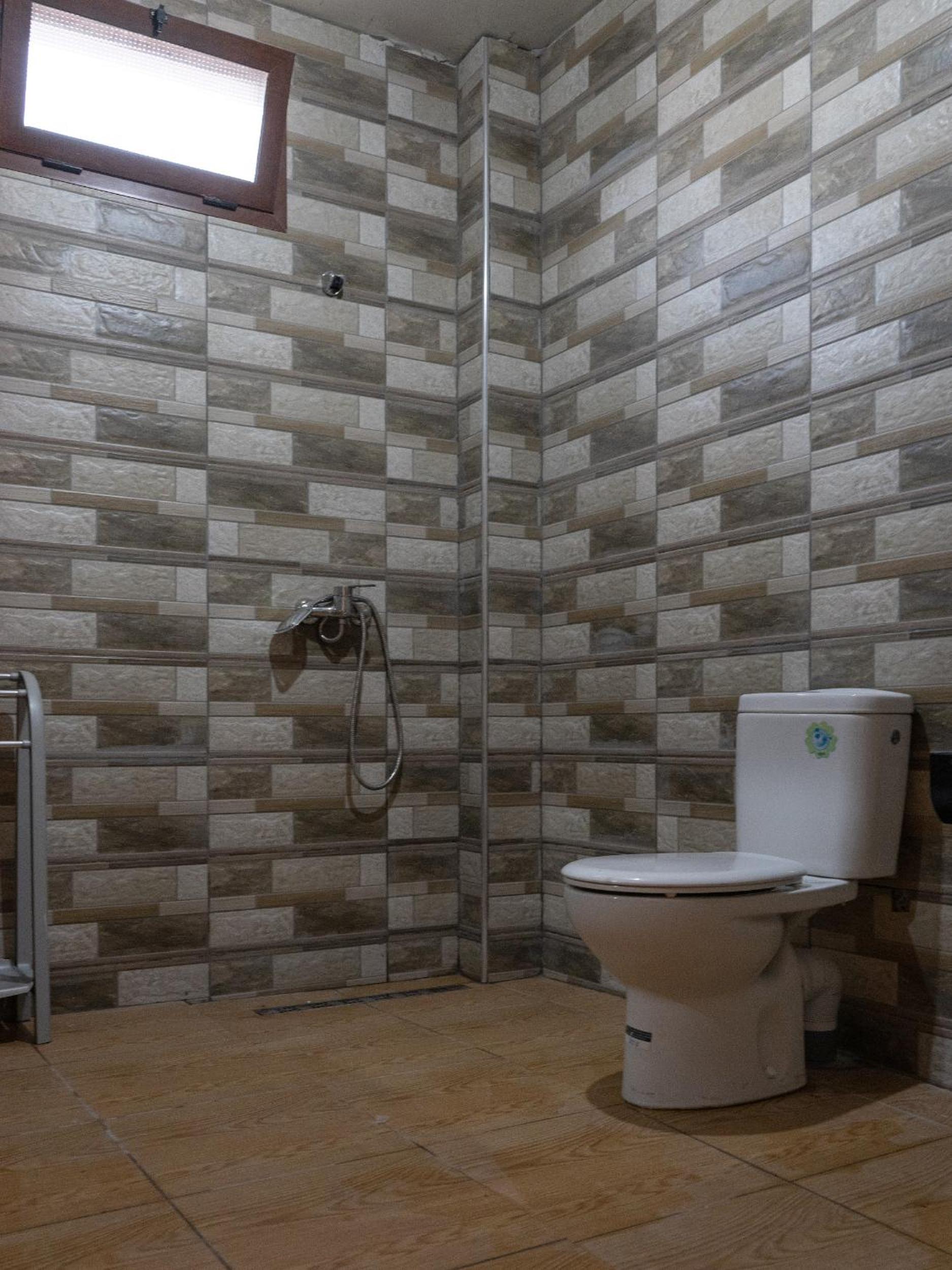 Double Room with Shared Bathroom photo 3