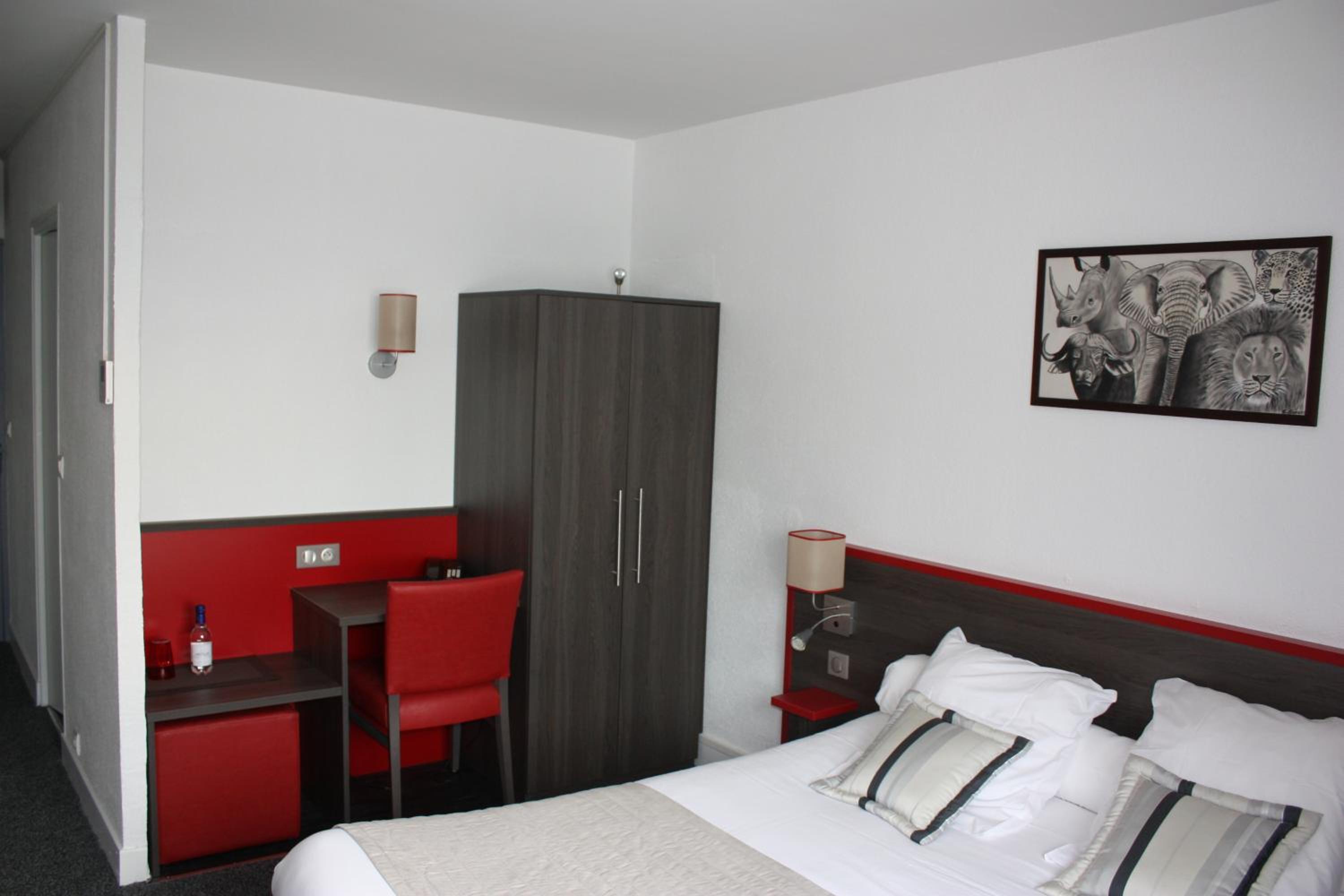 Double Room with Swimming Pool View photo 1