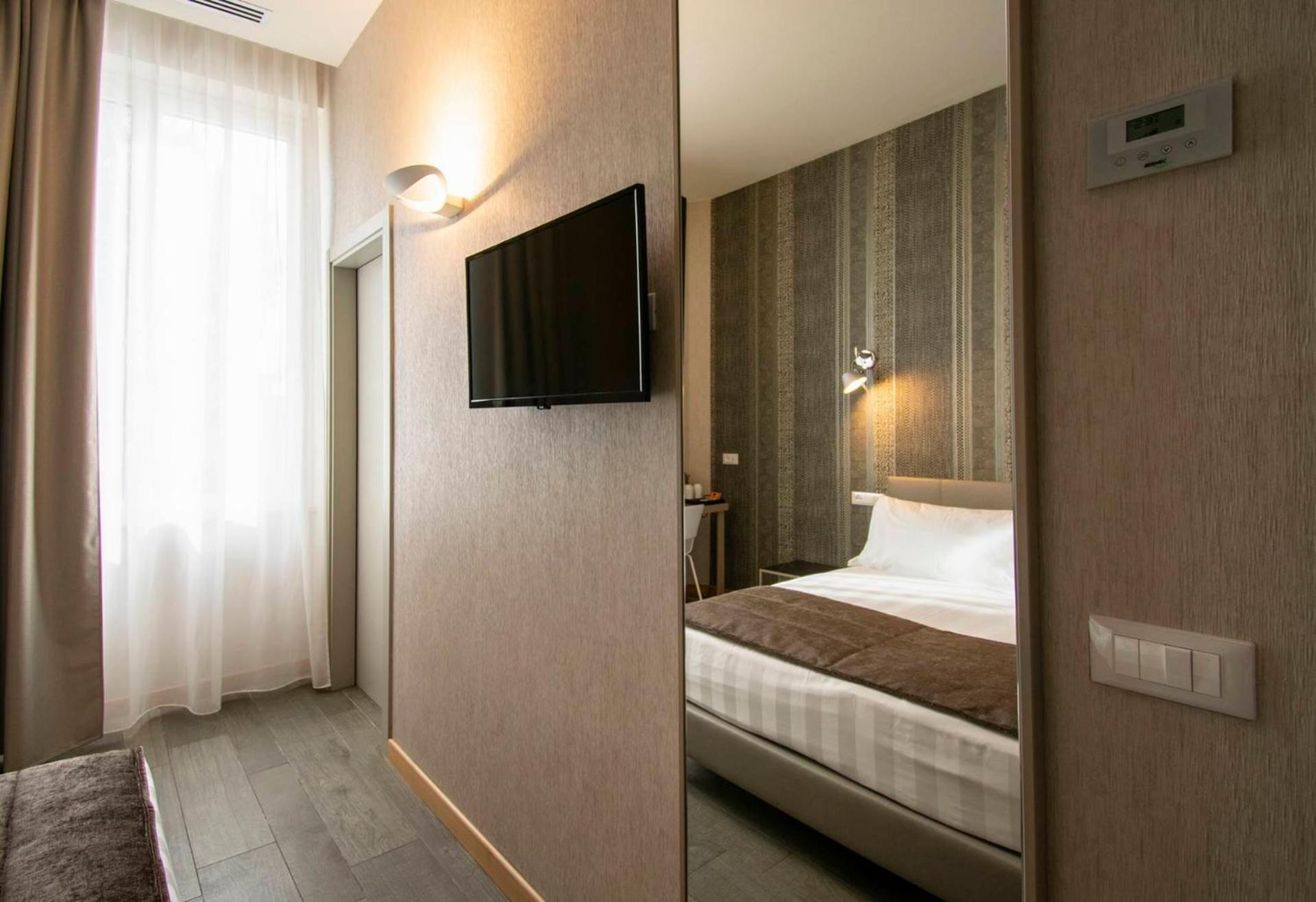 Standard Double Room - Photo 4
