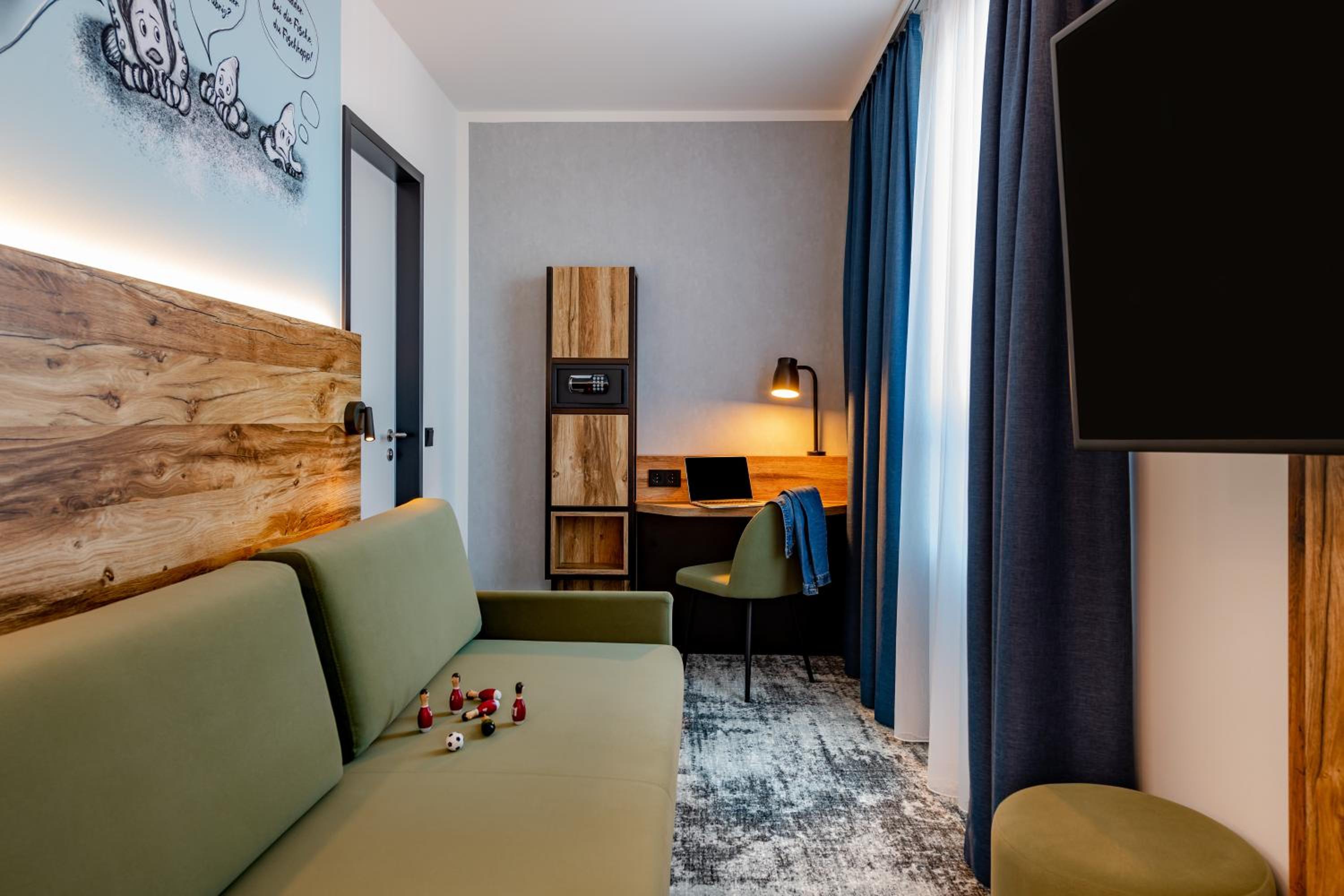 Modern Family Room with One Double Bed and One Sofa - Photo 10