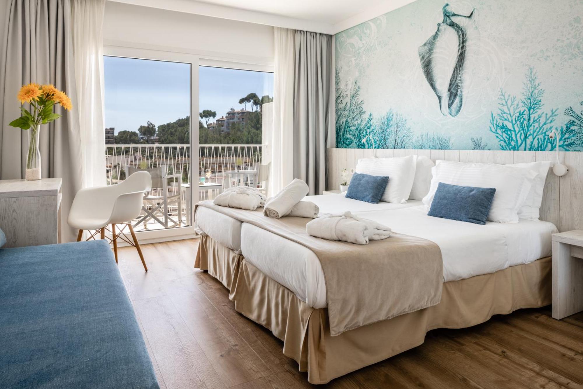 Twin Room thumbnail 5