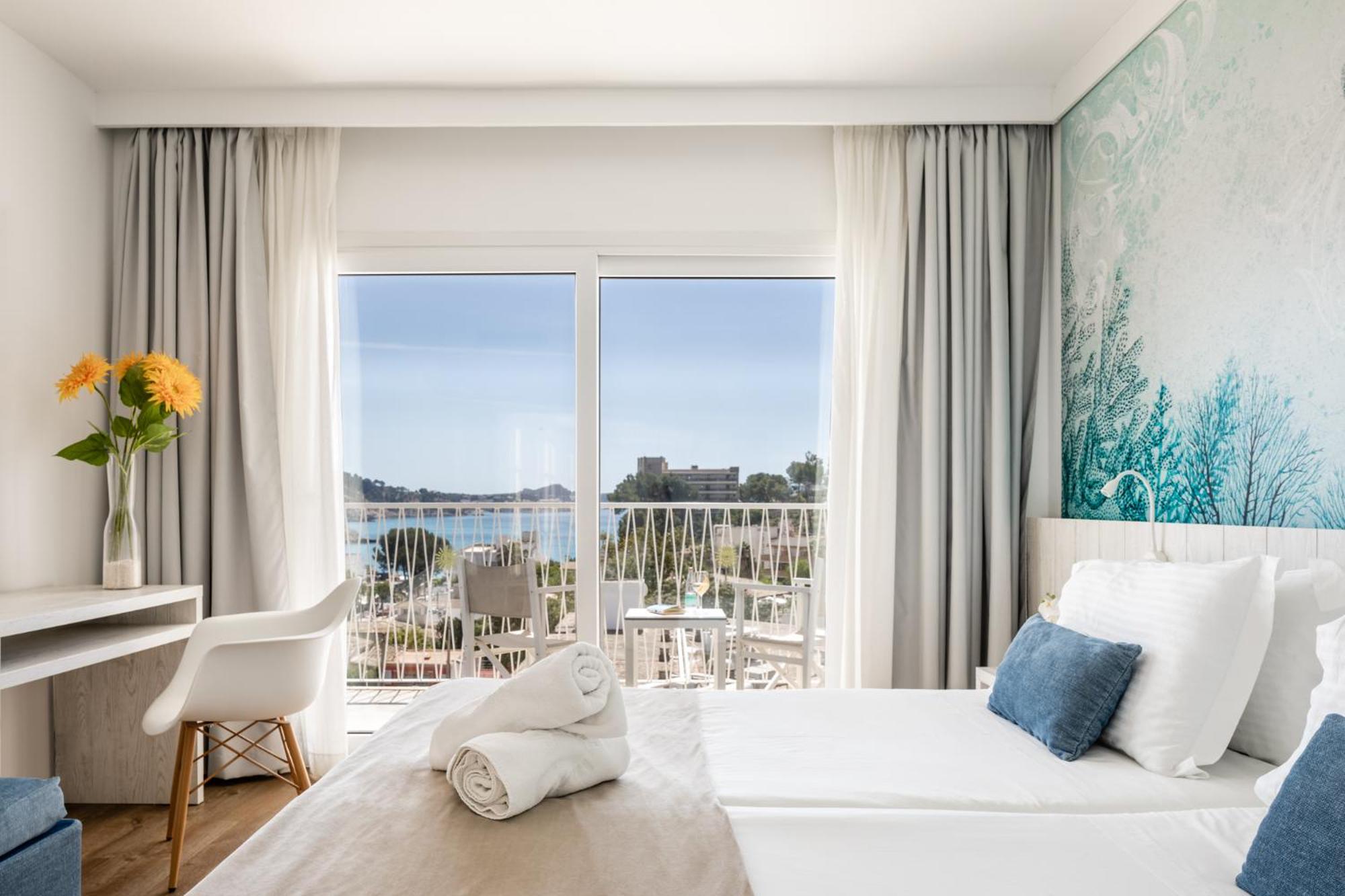 Superior Twin Room with Sea View