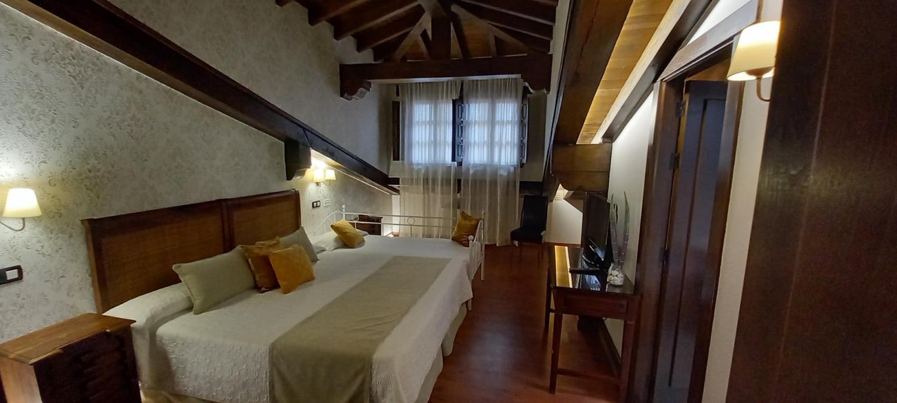 Double Room with Hydromassage Bath - Photo 1