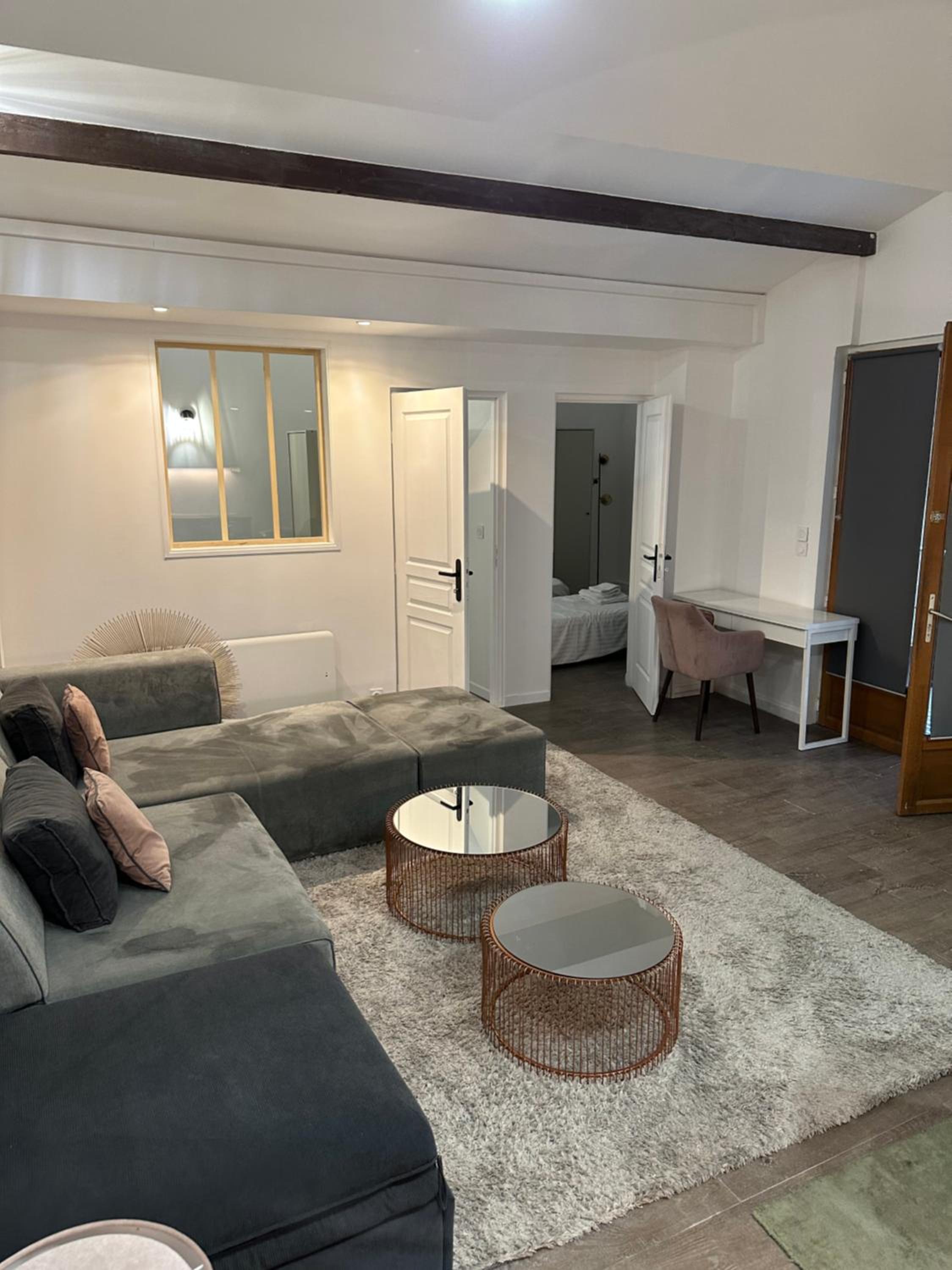 One-Bedroom Apartment photo 2