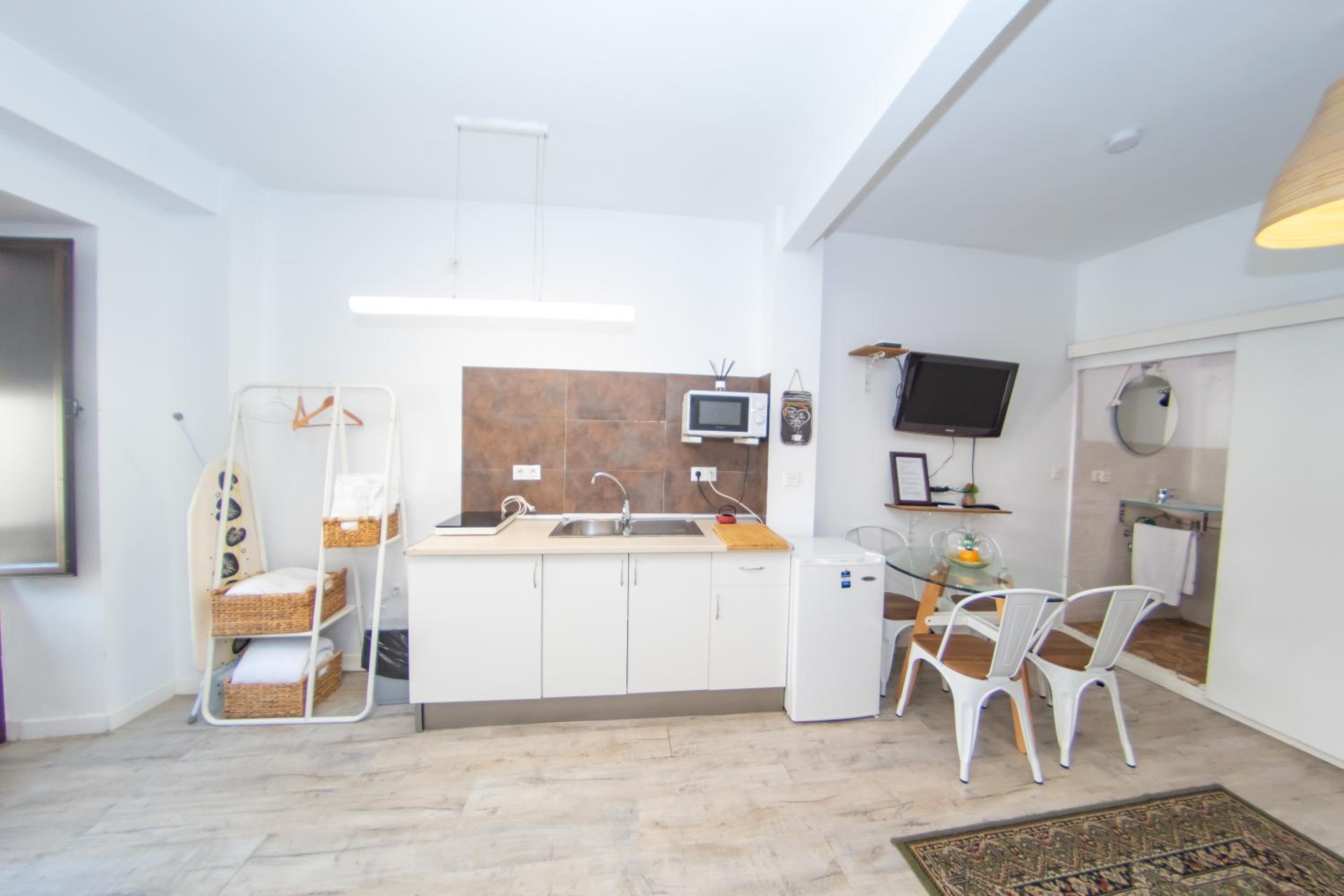 One-Bedroom Apartment - Photo 5