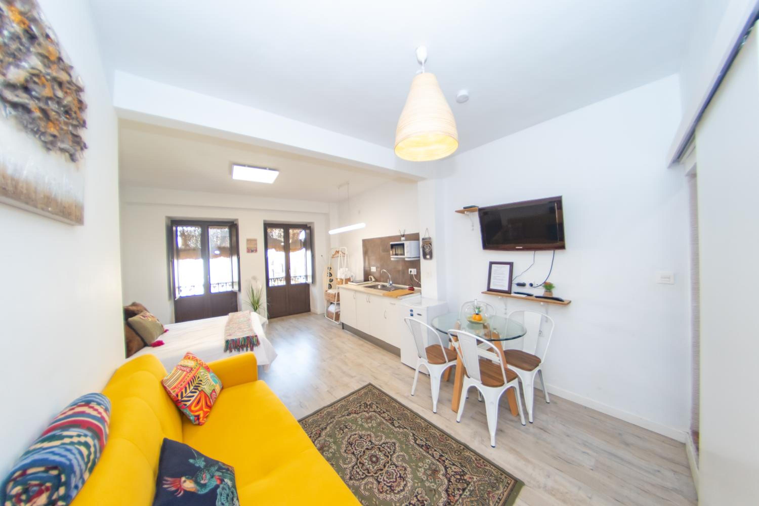 One-Bedroom Apartment - Photo 3