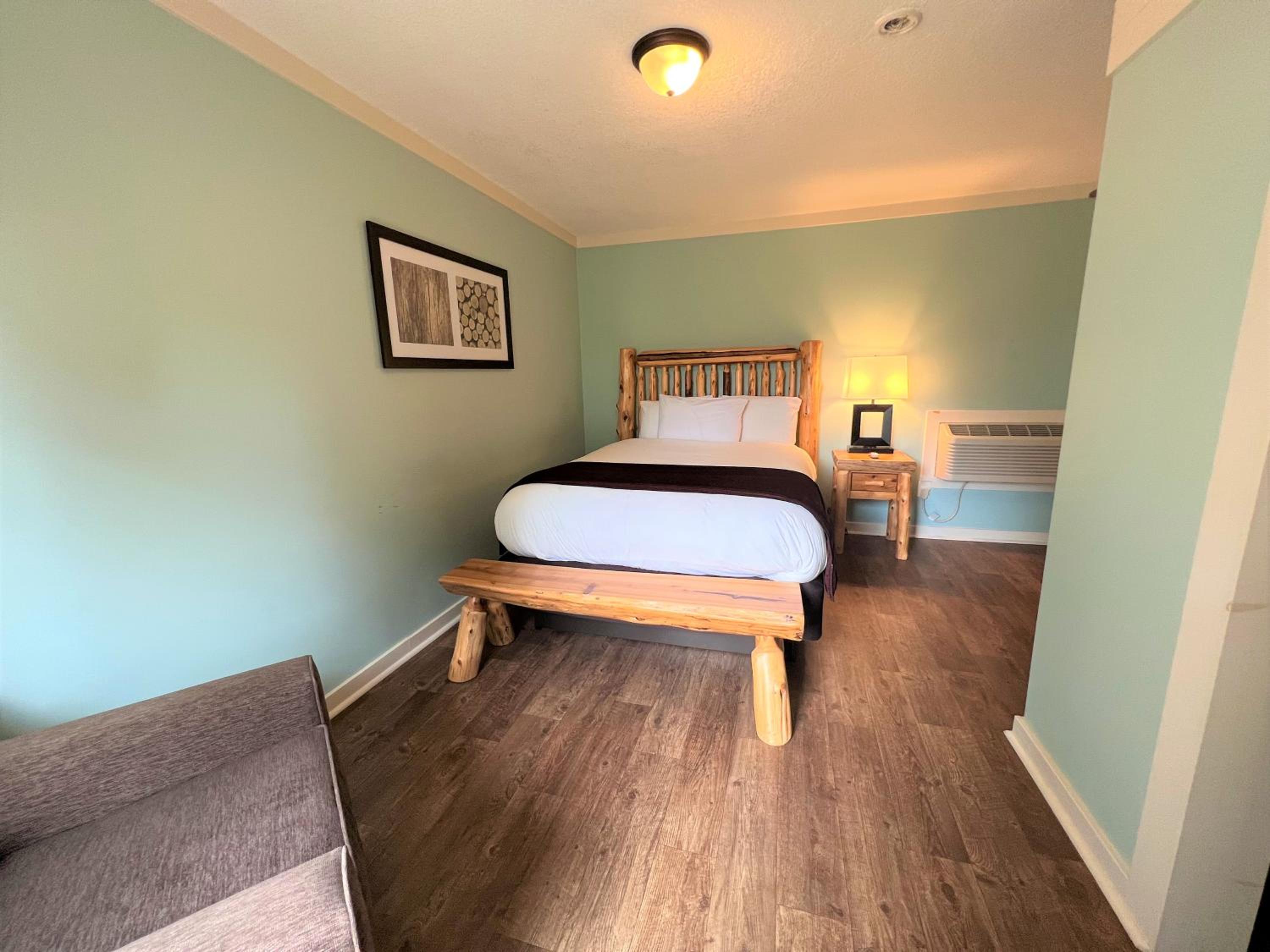 Queen Room photo 1