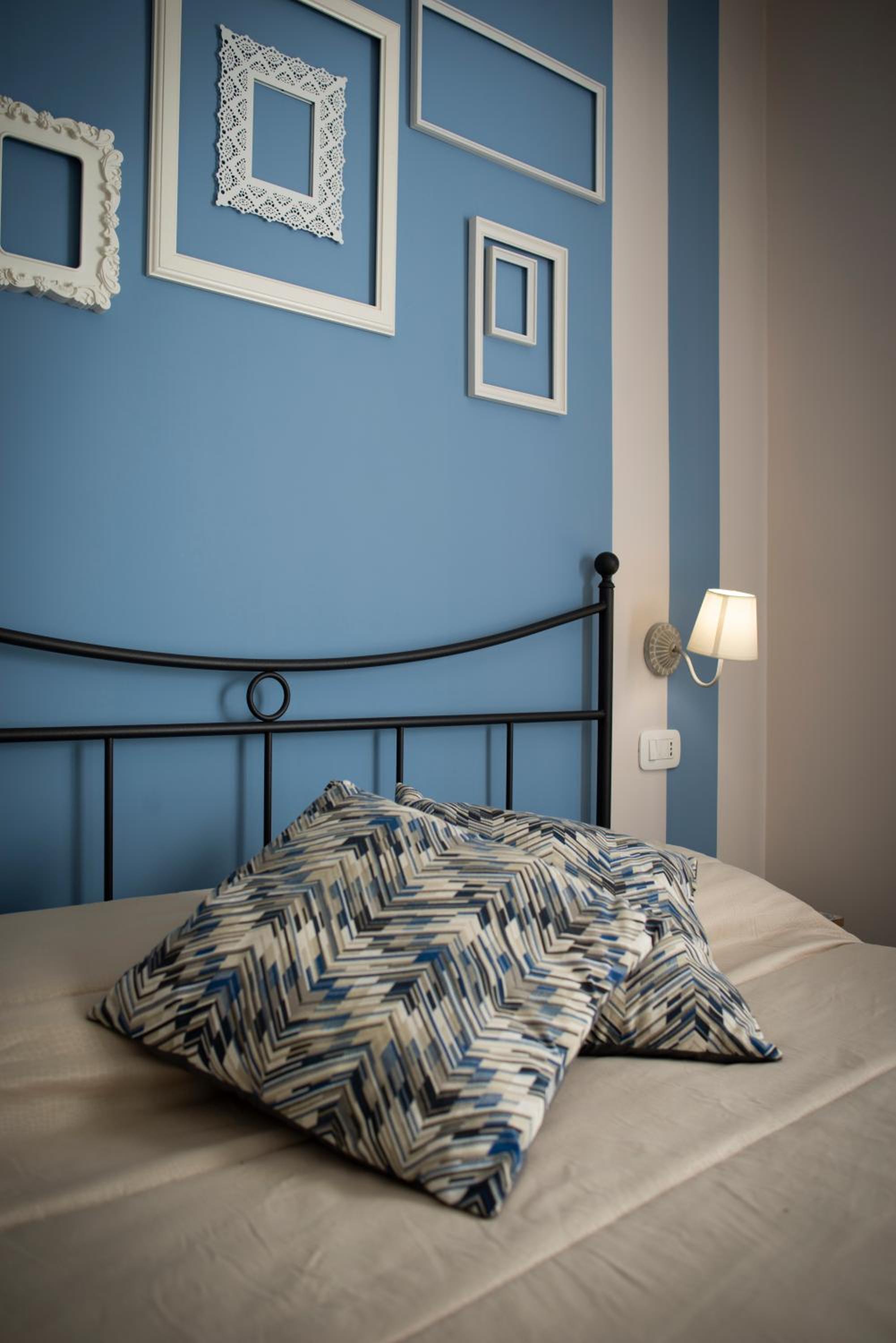 Double Room with Balcony - Photo 4