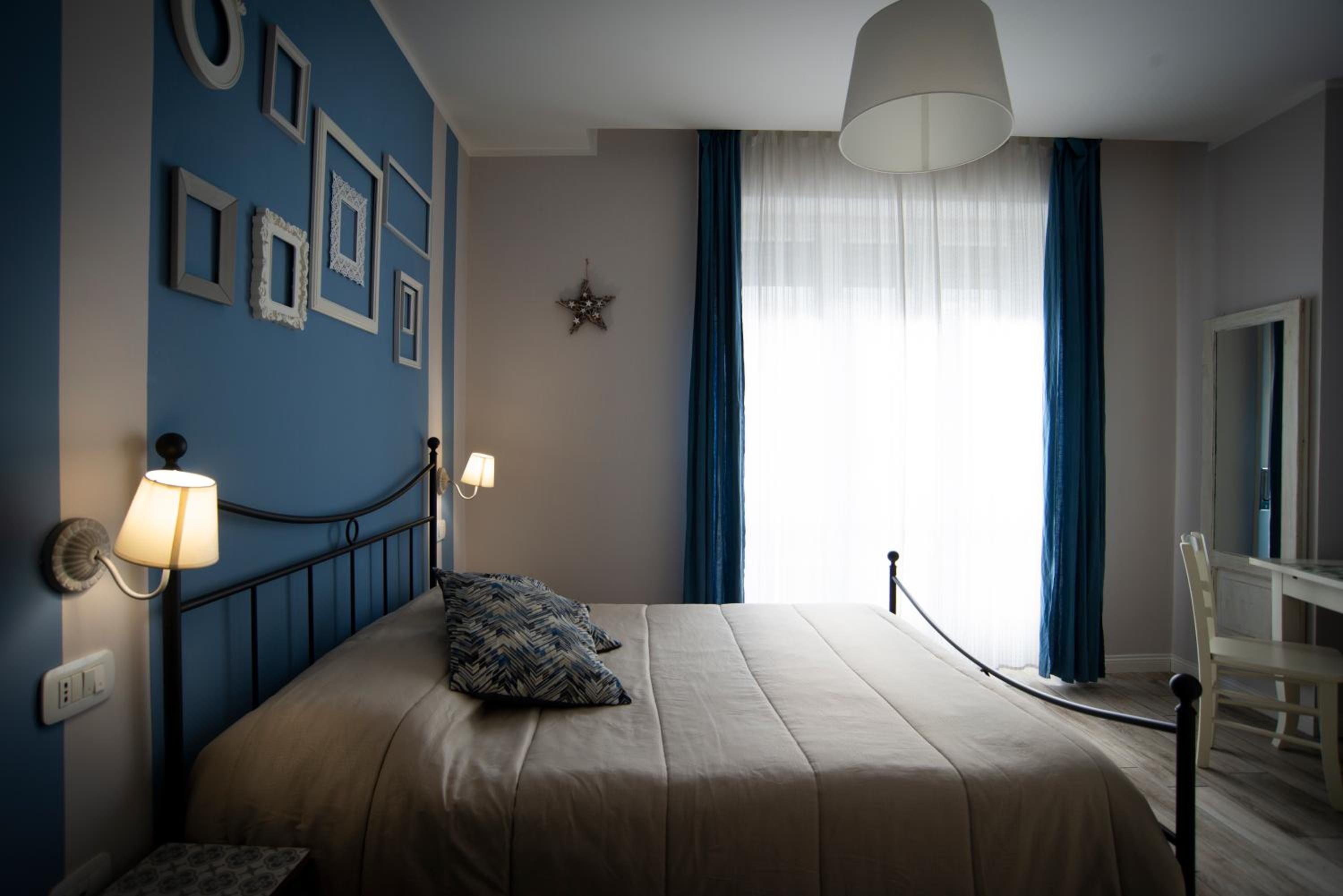 Double Room with Balcony - Photo 2