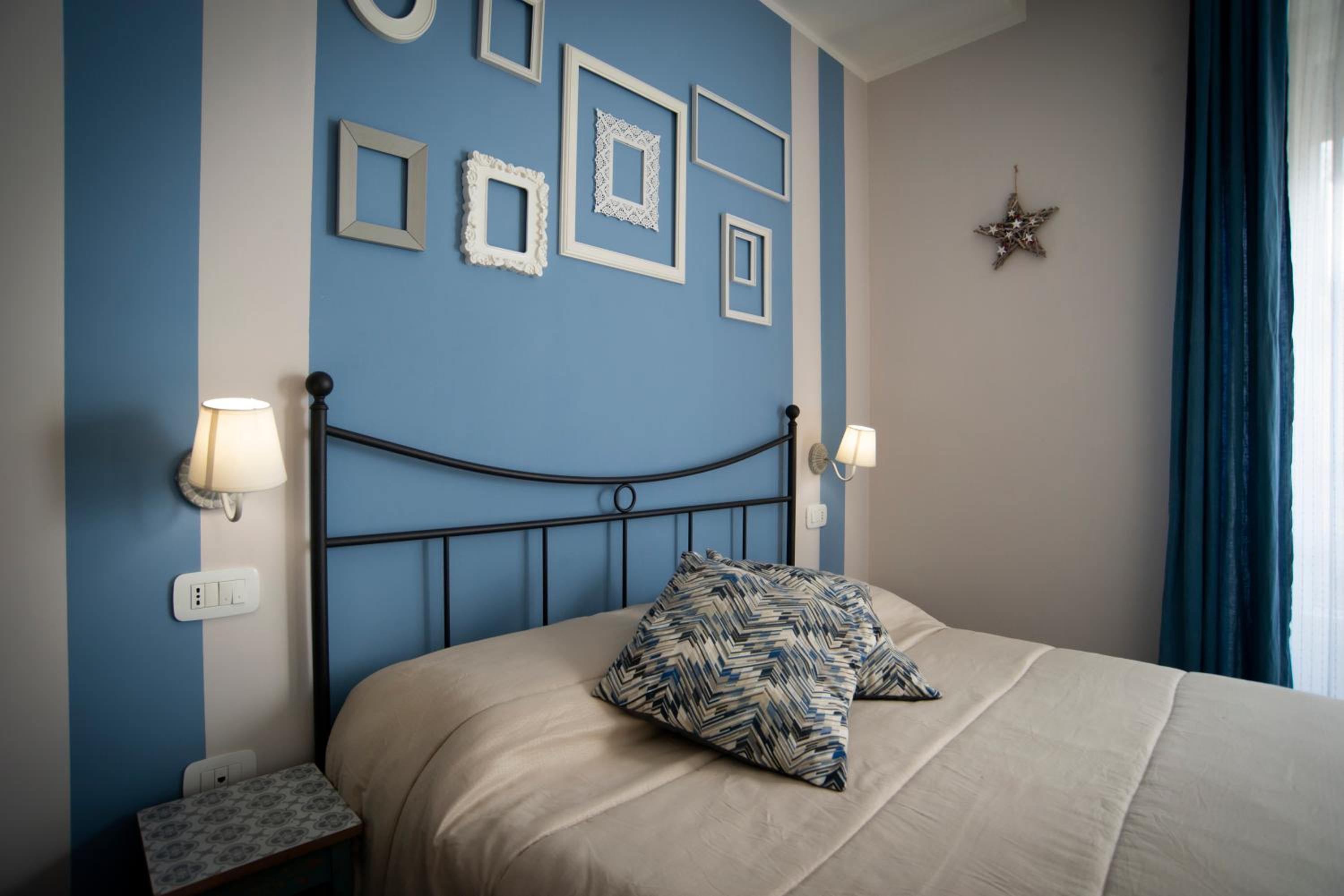 Double Room with Balcony - Photo 16