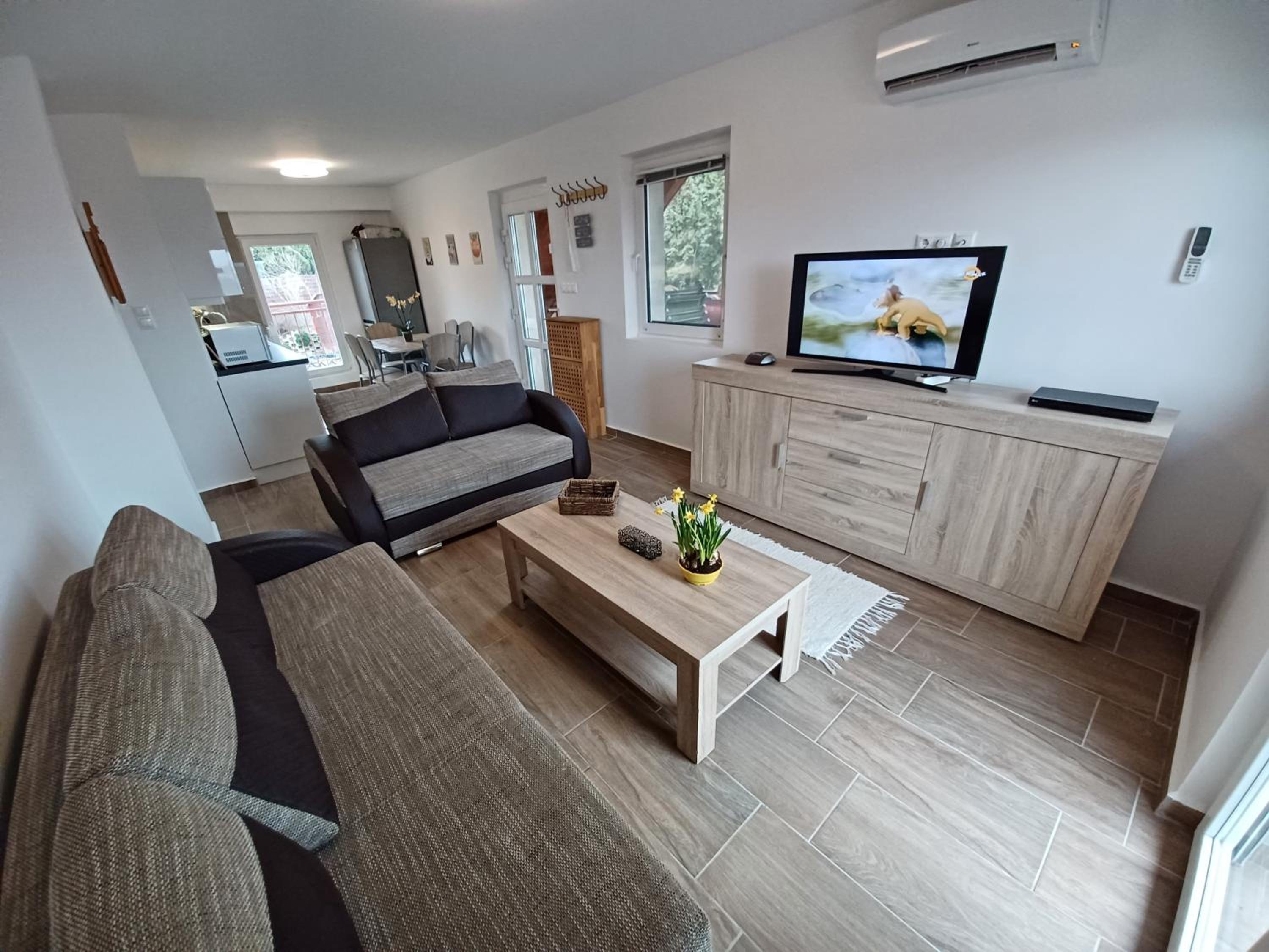 Seven-Bedroom House photo 1