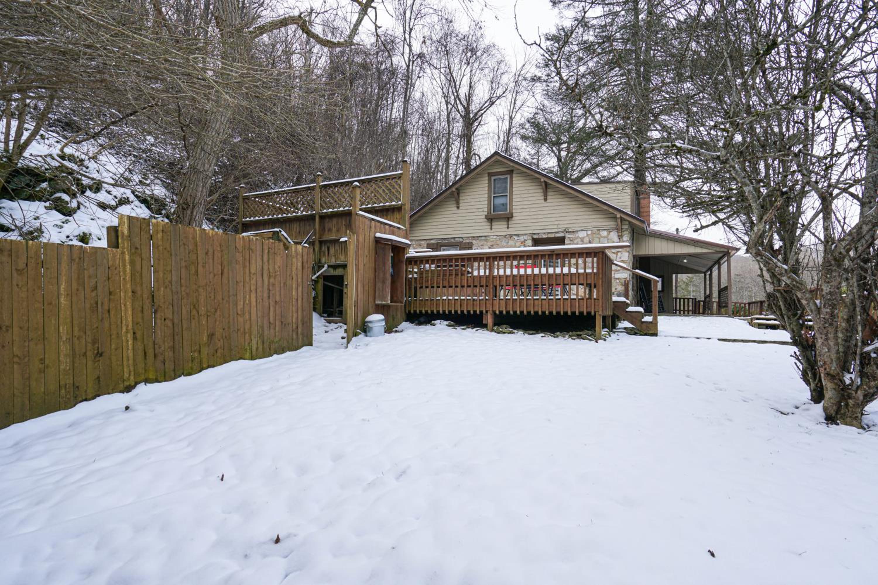 Three-Bedroom House photo 2