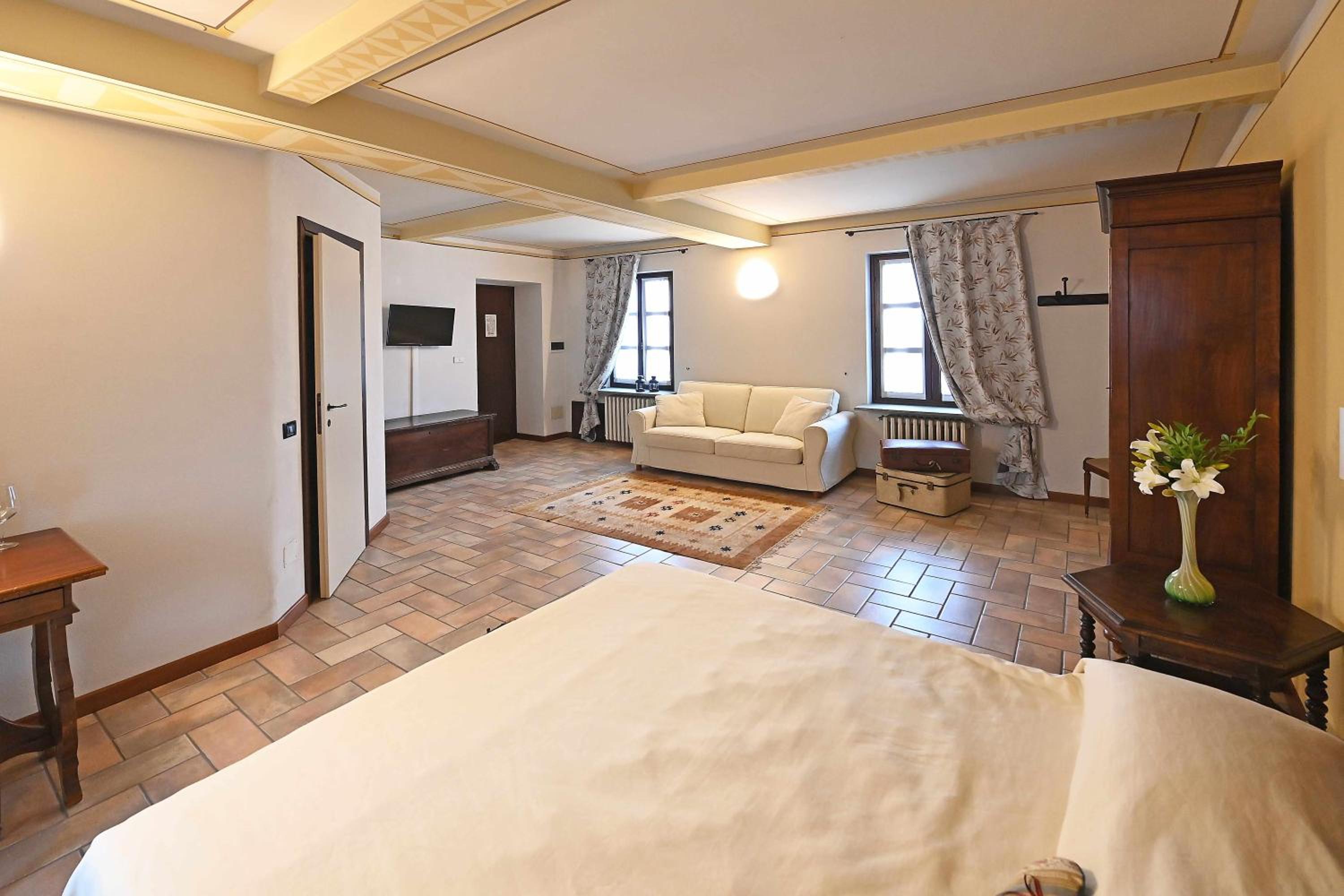 Suite - Photo 6