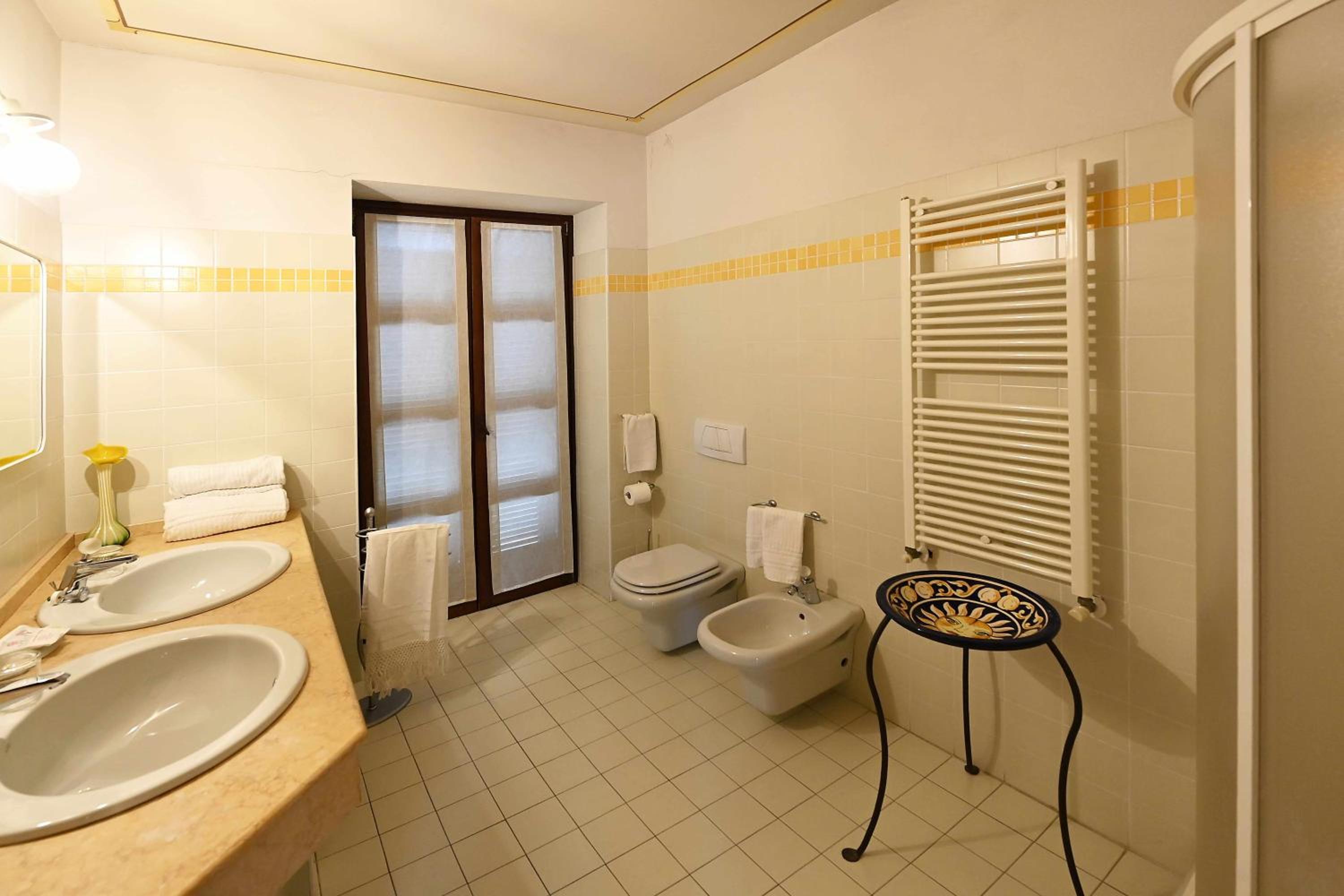 Suite - Photo 3