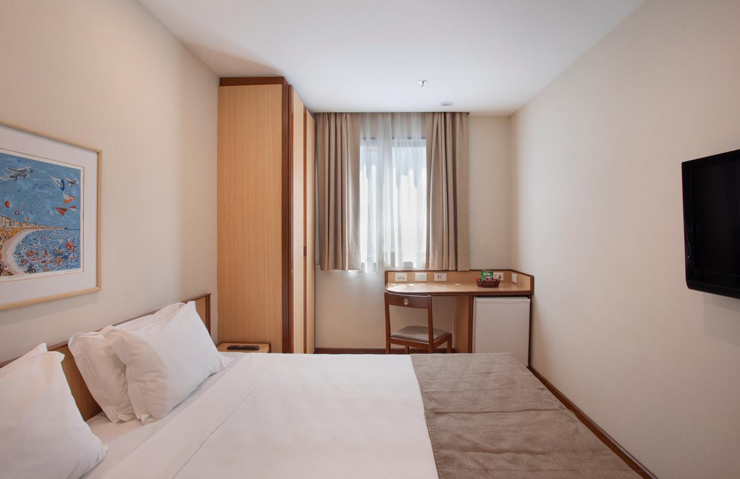 Standard Double Room with Double bed - Photo 4