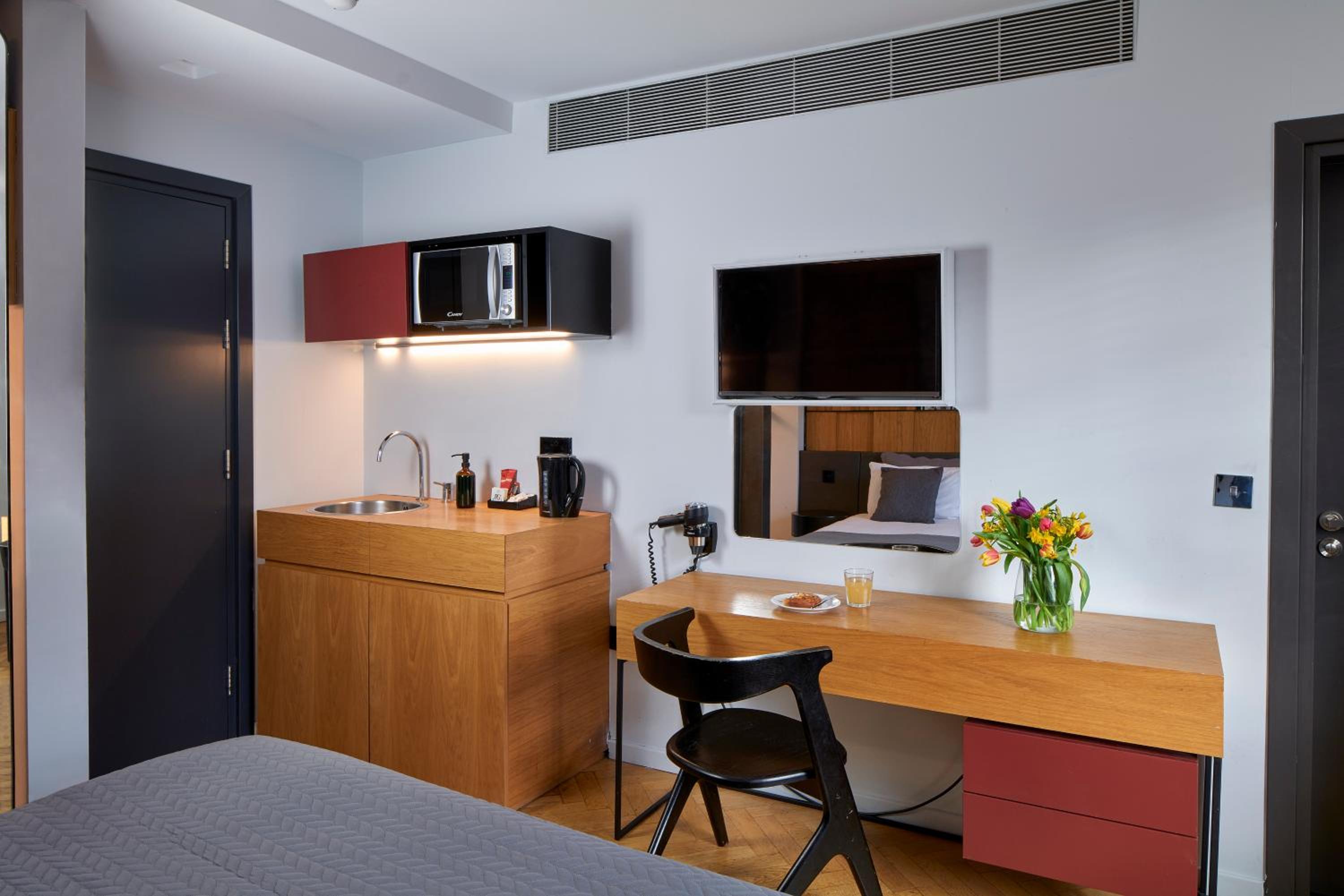 Deluxe King Room photo 1