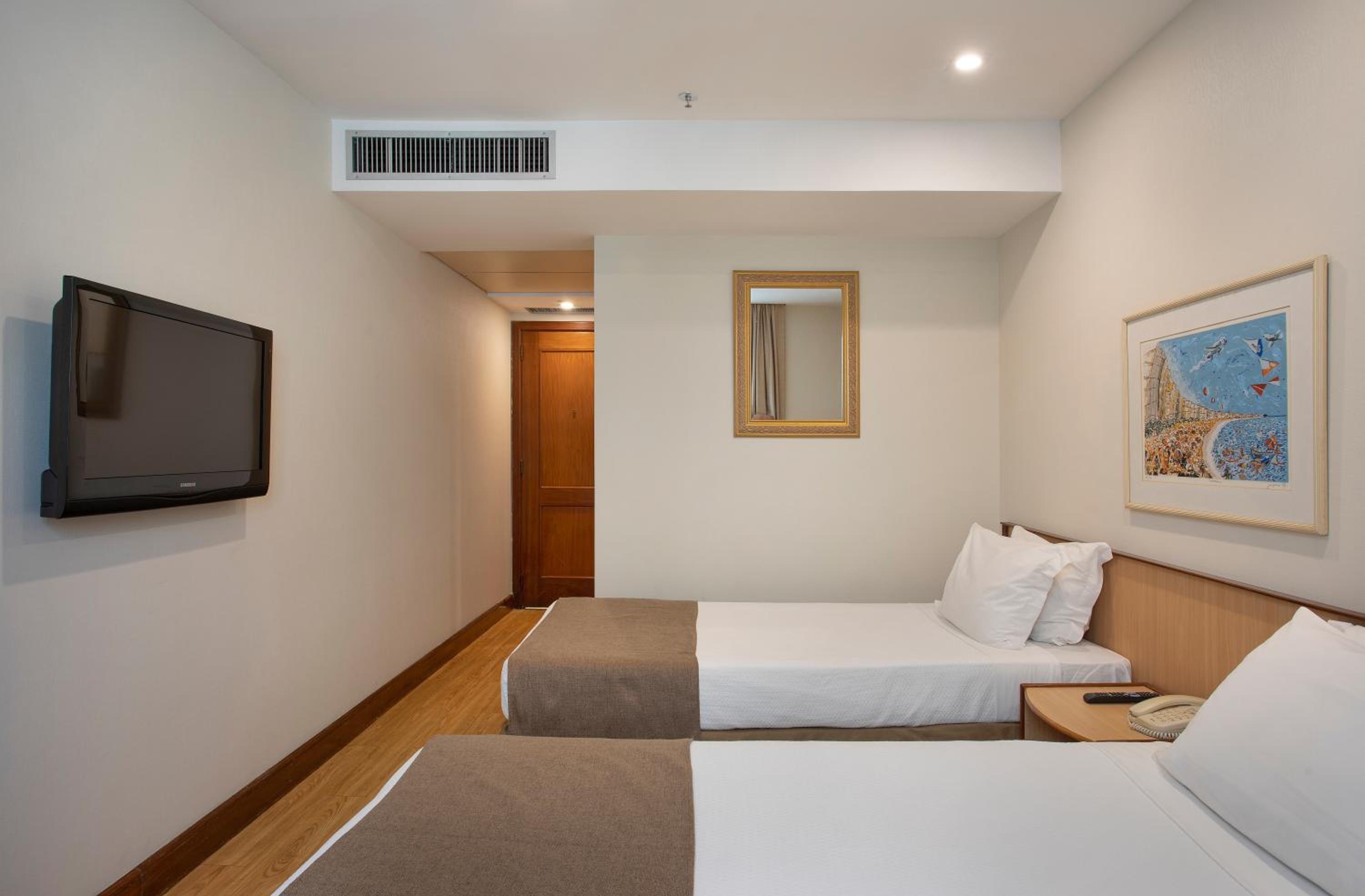 Standard Twin Room - Photo 4