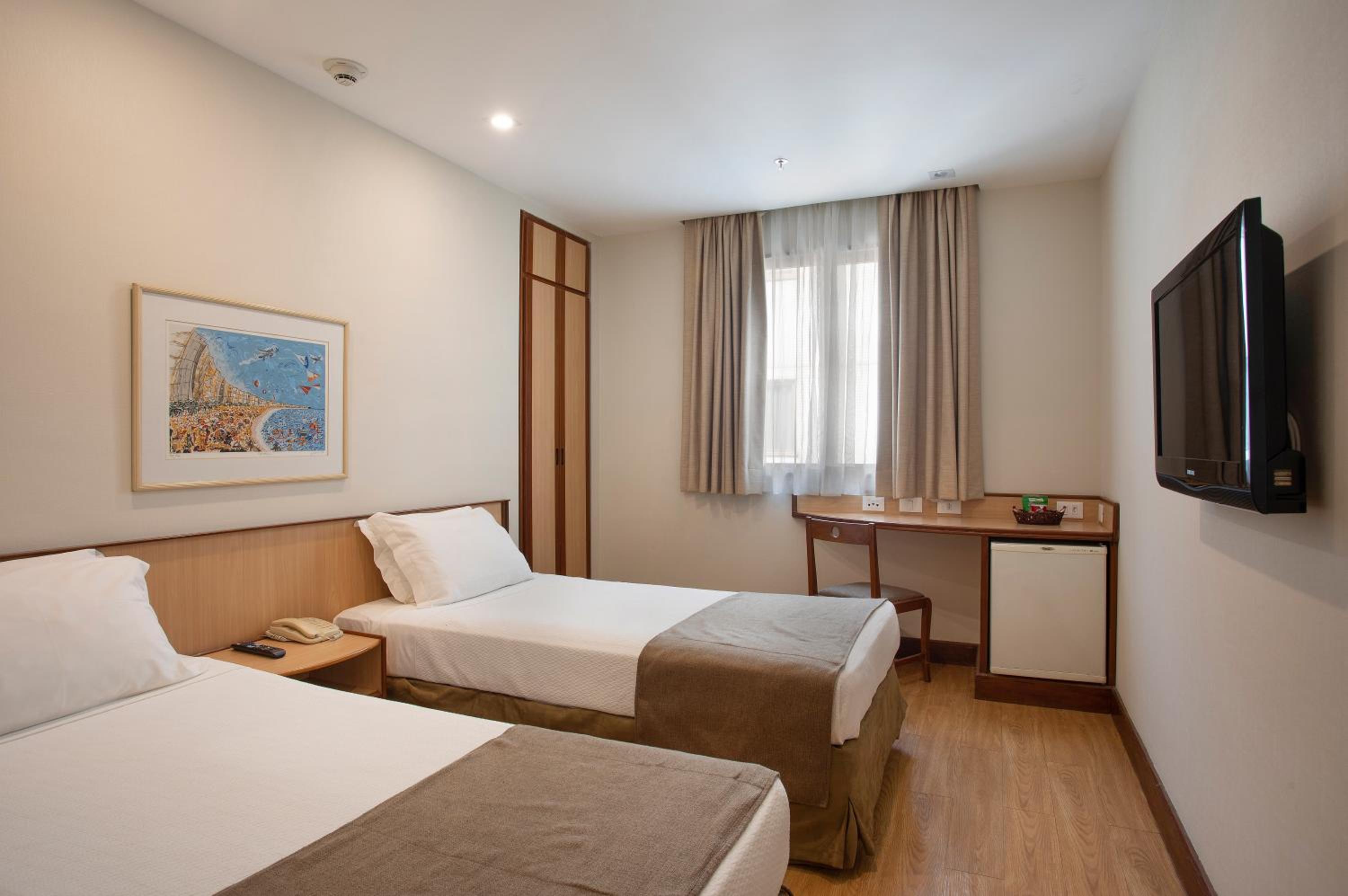 Standard Twin Room - Photo 2