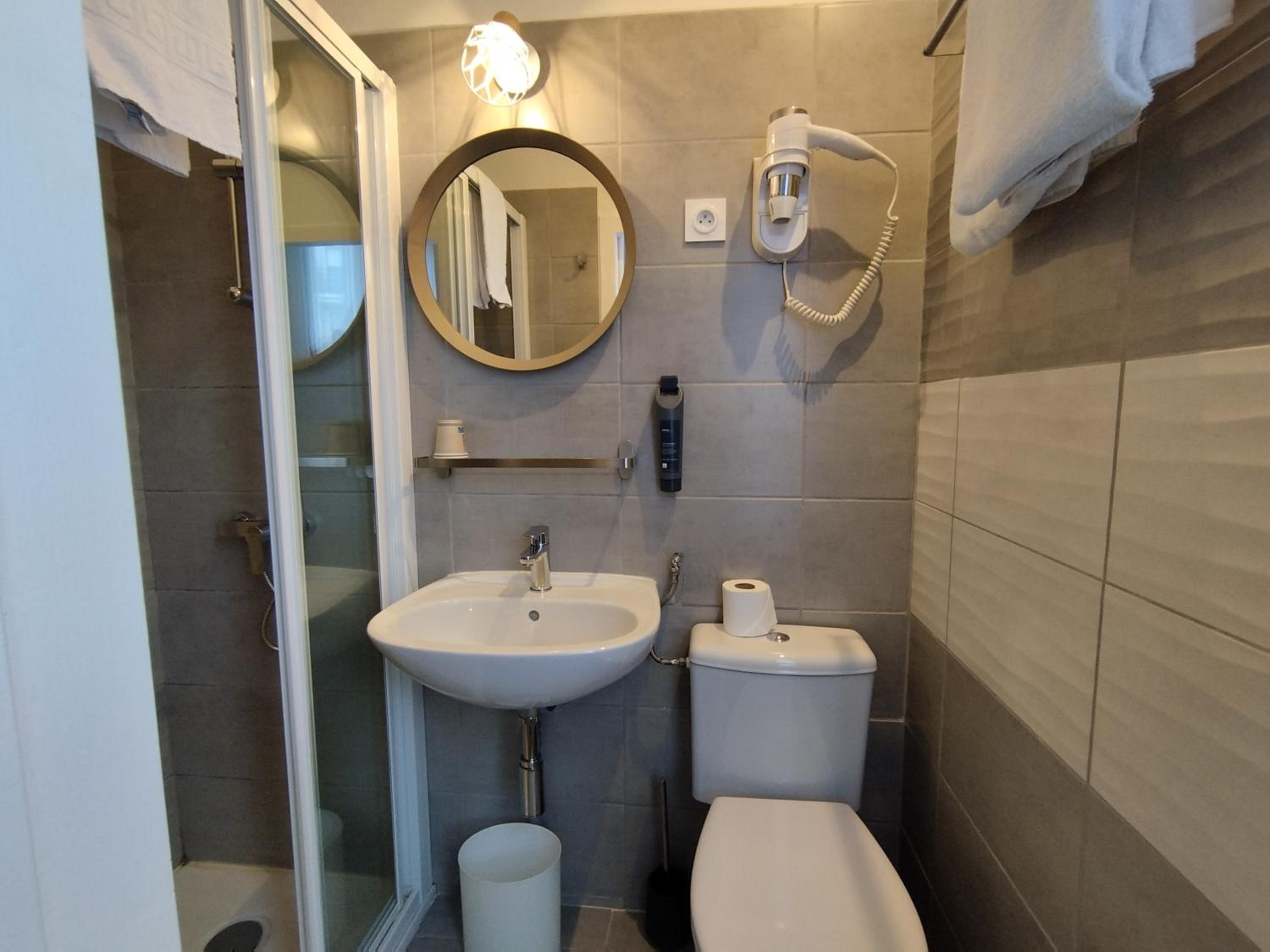 Economic Double Room - Photo 16