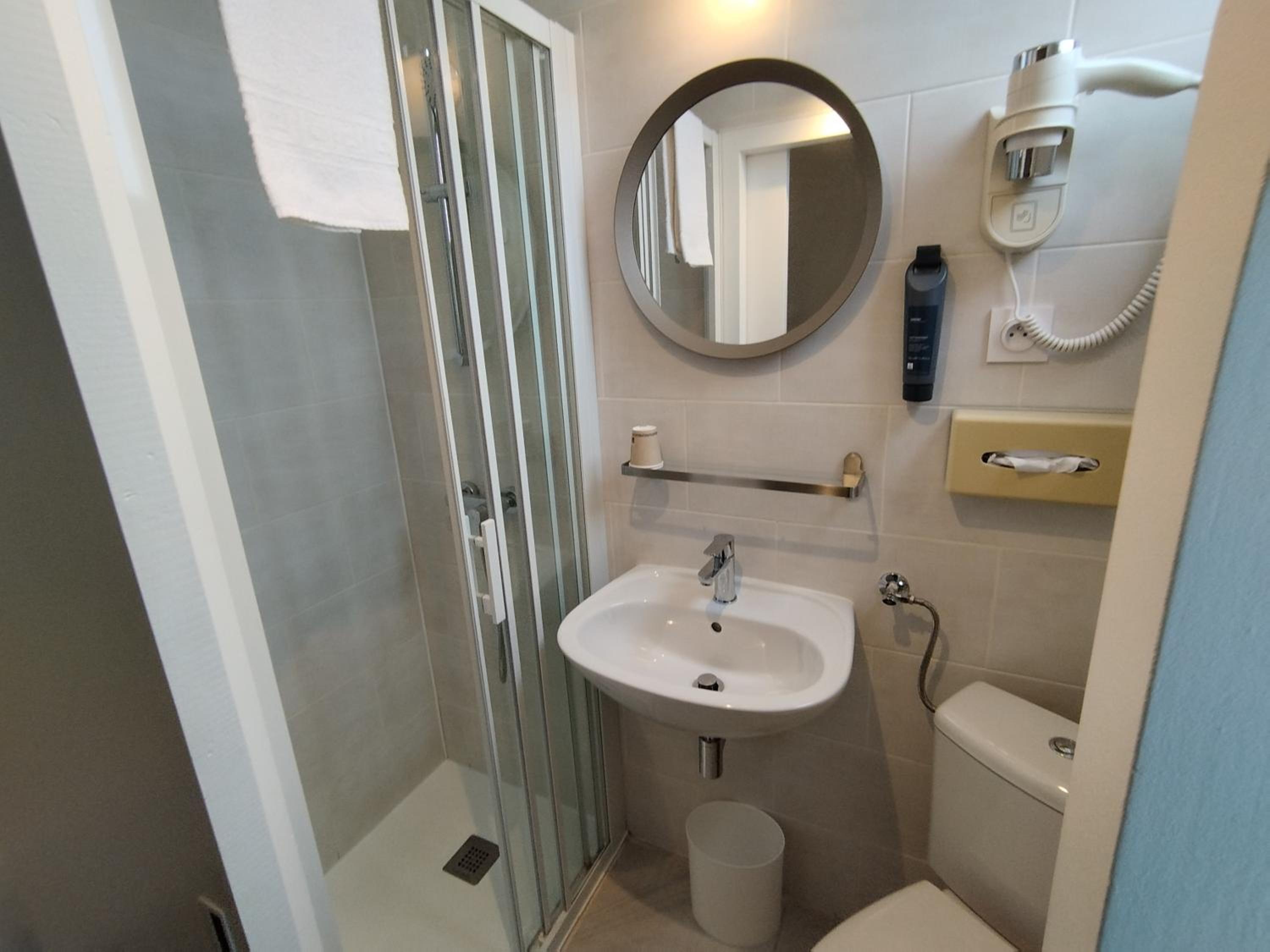 Economic Double Room - Photo 14