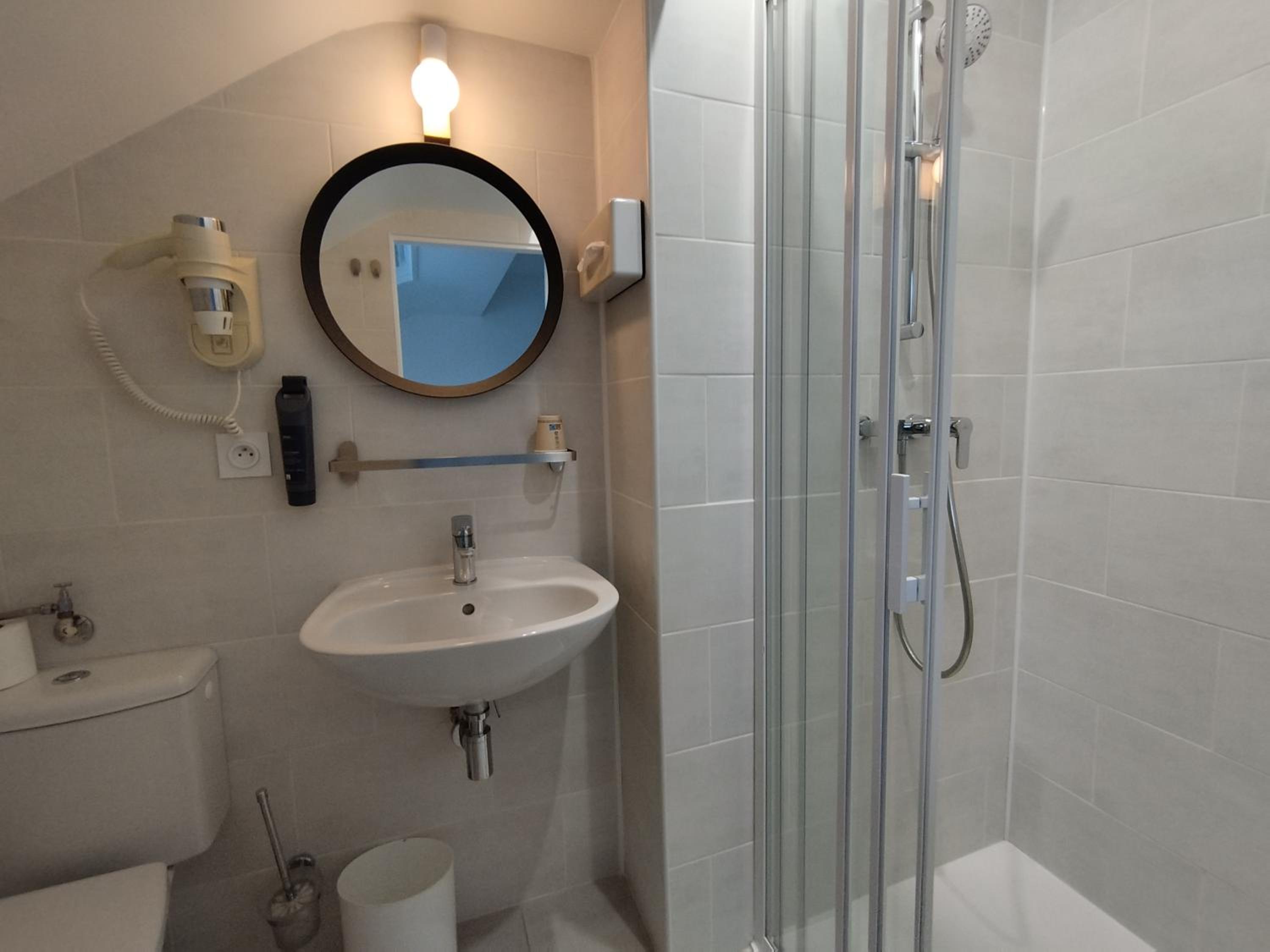Economic Double Room - Photo 12