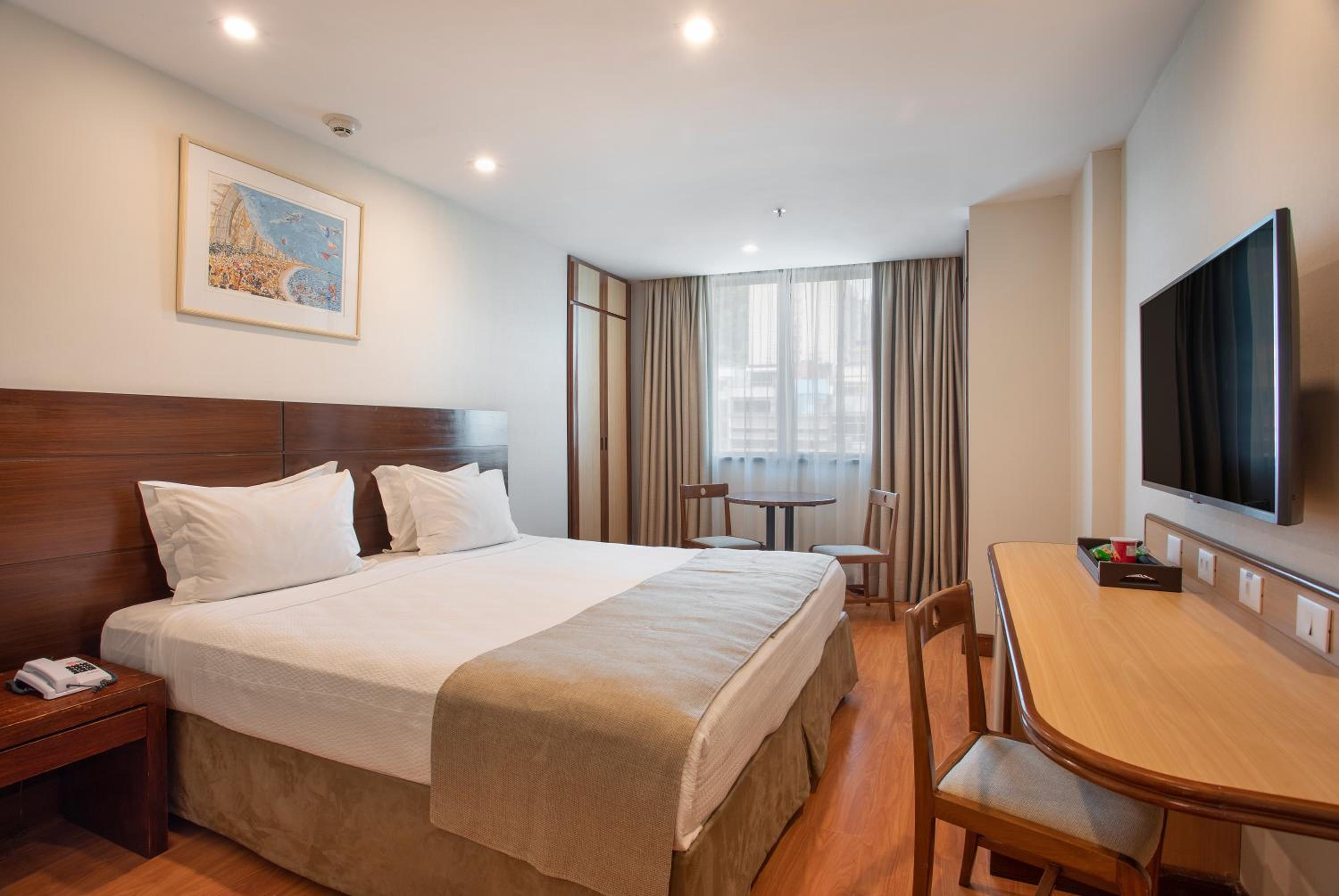 Deluxe Room with Double Bed - Photo 4