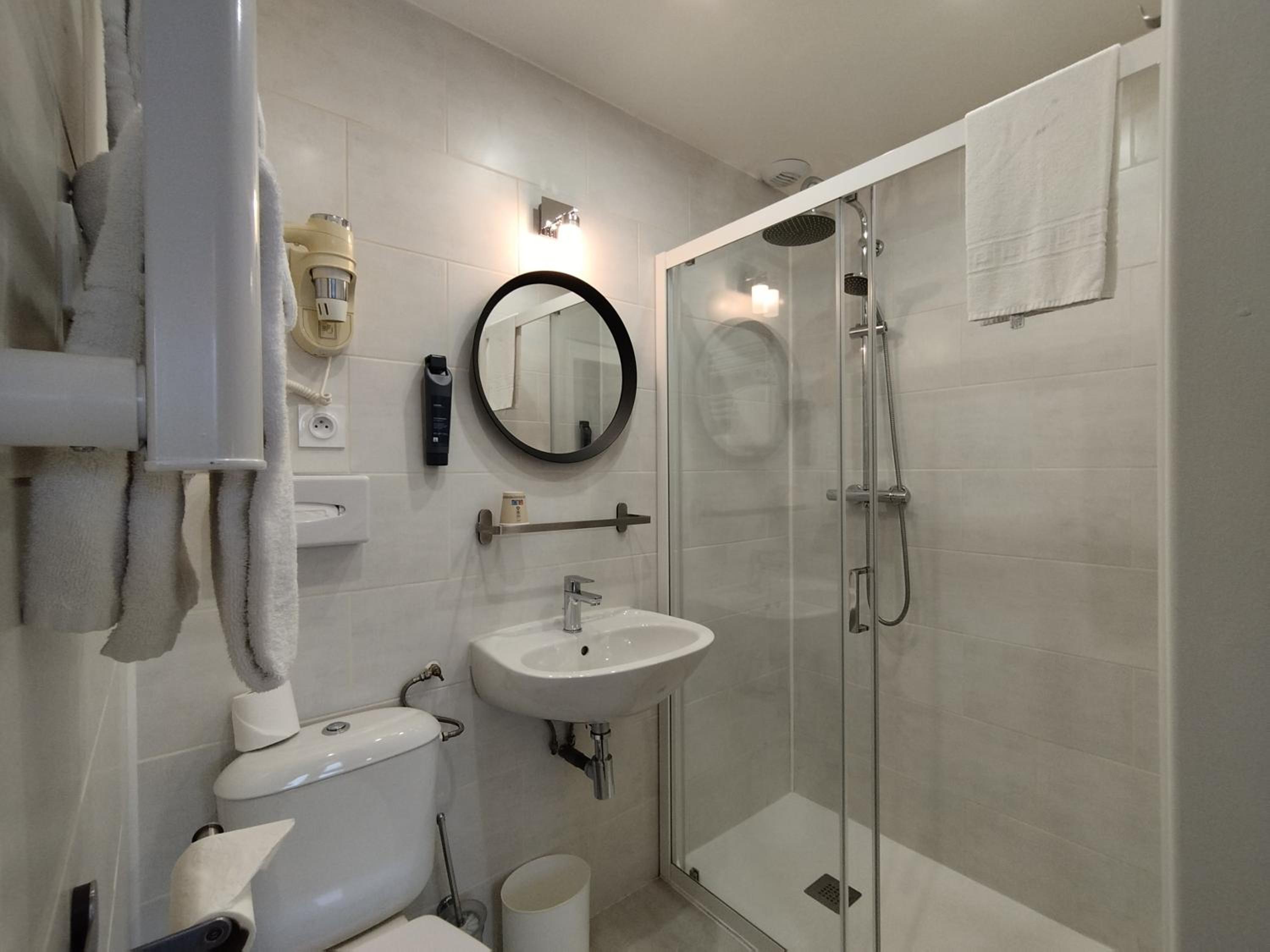 Economic Double Room - Photo 11