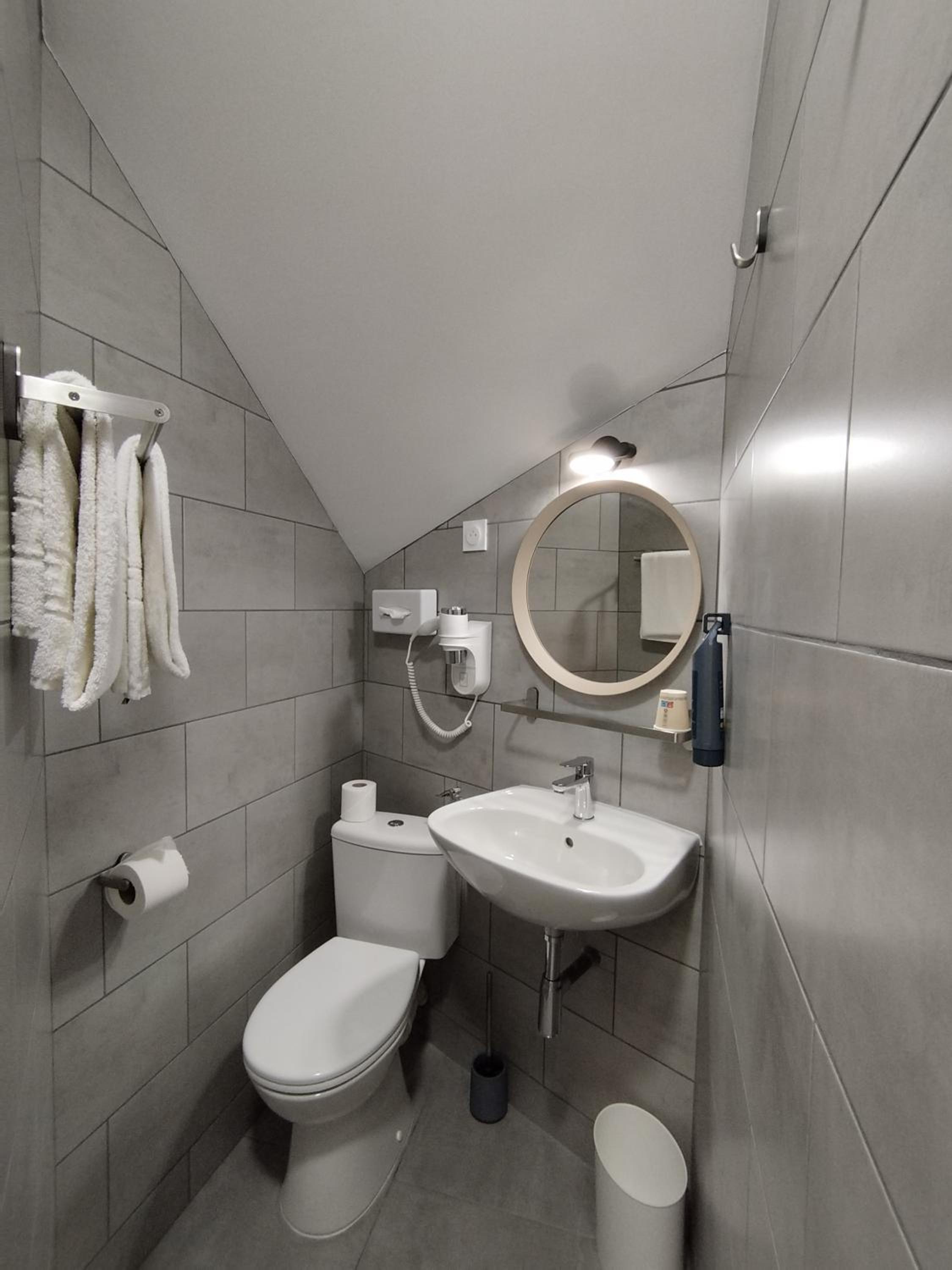 Economic Double Room - Photo 10