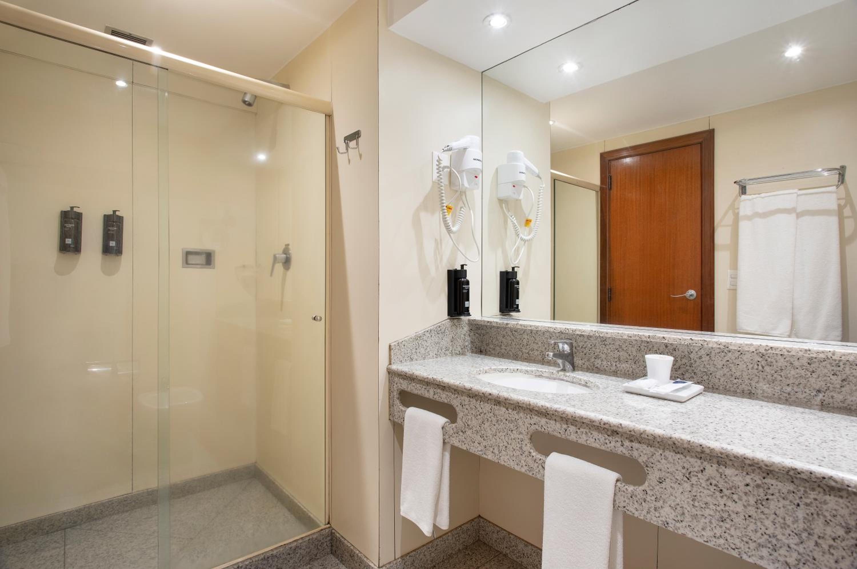 Executive Superior Room with Double Bed and City View - Photo 4