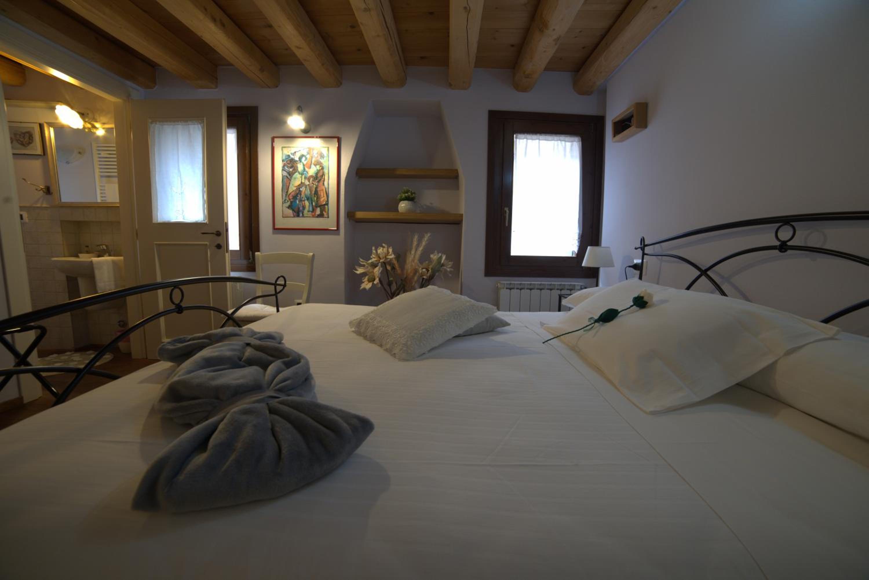 Double Room with Private Bathroom - Photo 5
